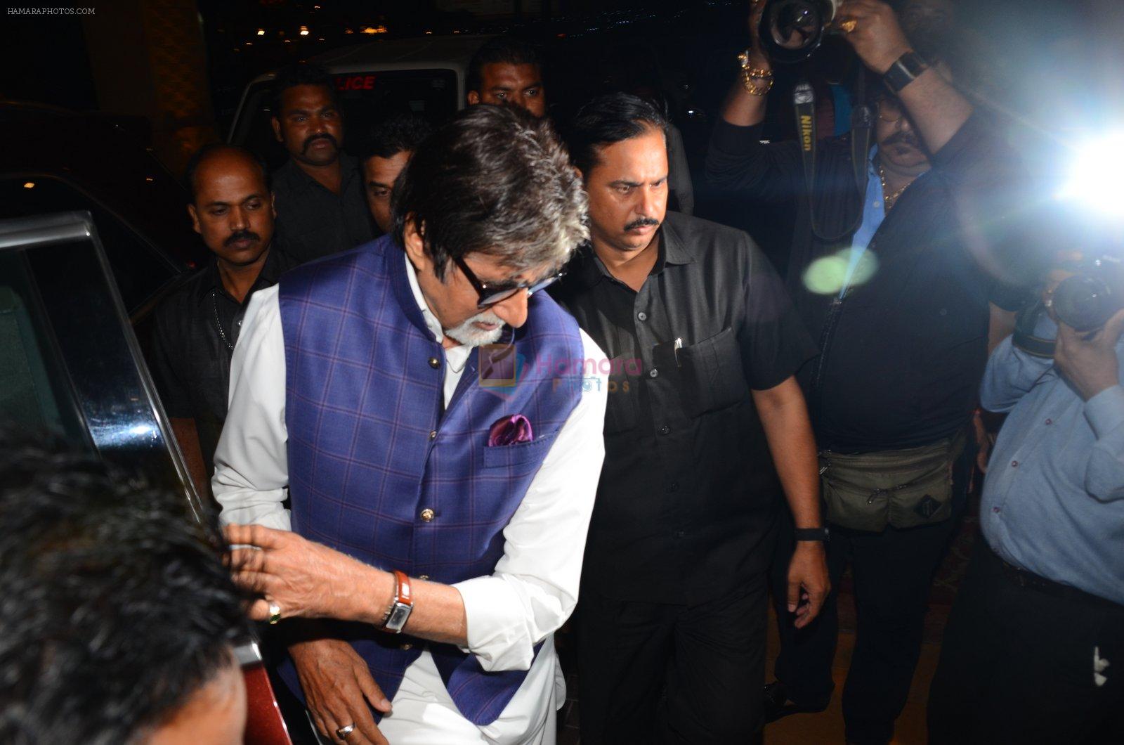 Amitabh Bachchan at the launch of marathi film Bhikari on 7th Dec 2016