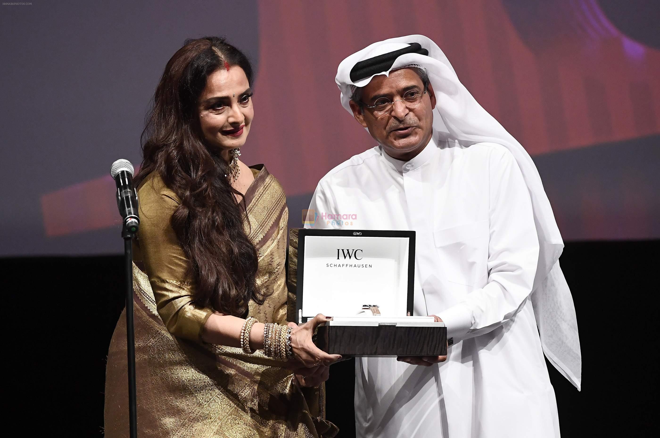 Rekha awarded at DIFF Lifetime Achievement Award