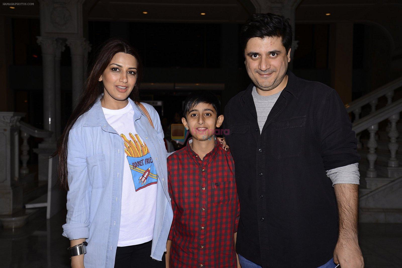 Sonali Bendre came to watch Stomp on 17th Dec 2016