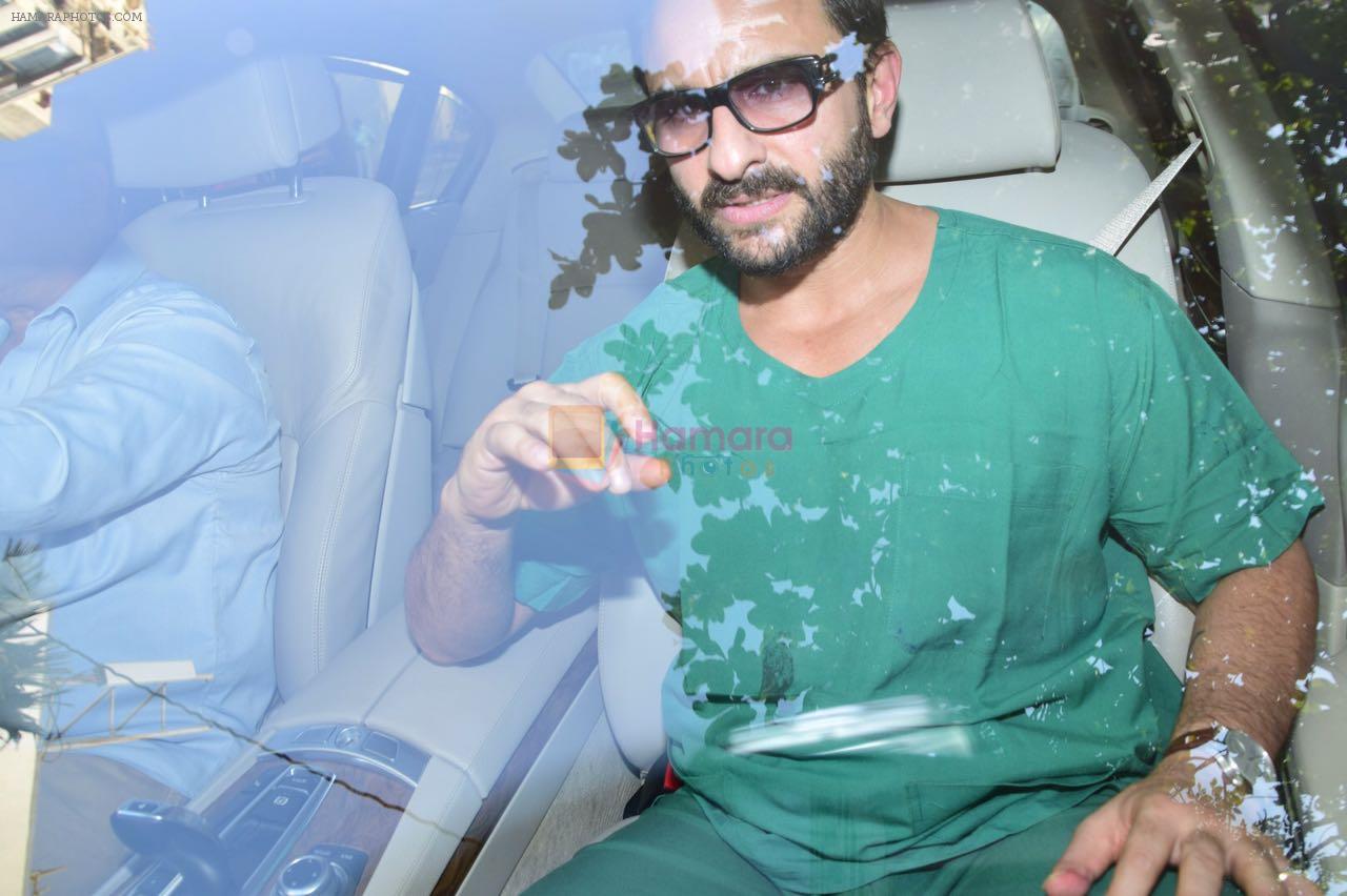 Saif Ali Khan at breach candy hospital to meet Kareena on 20th Dec 2016