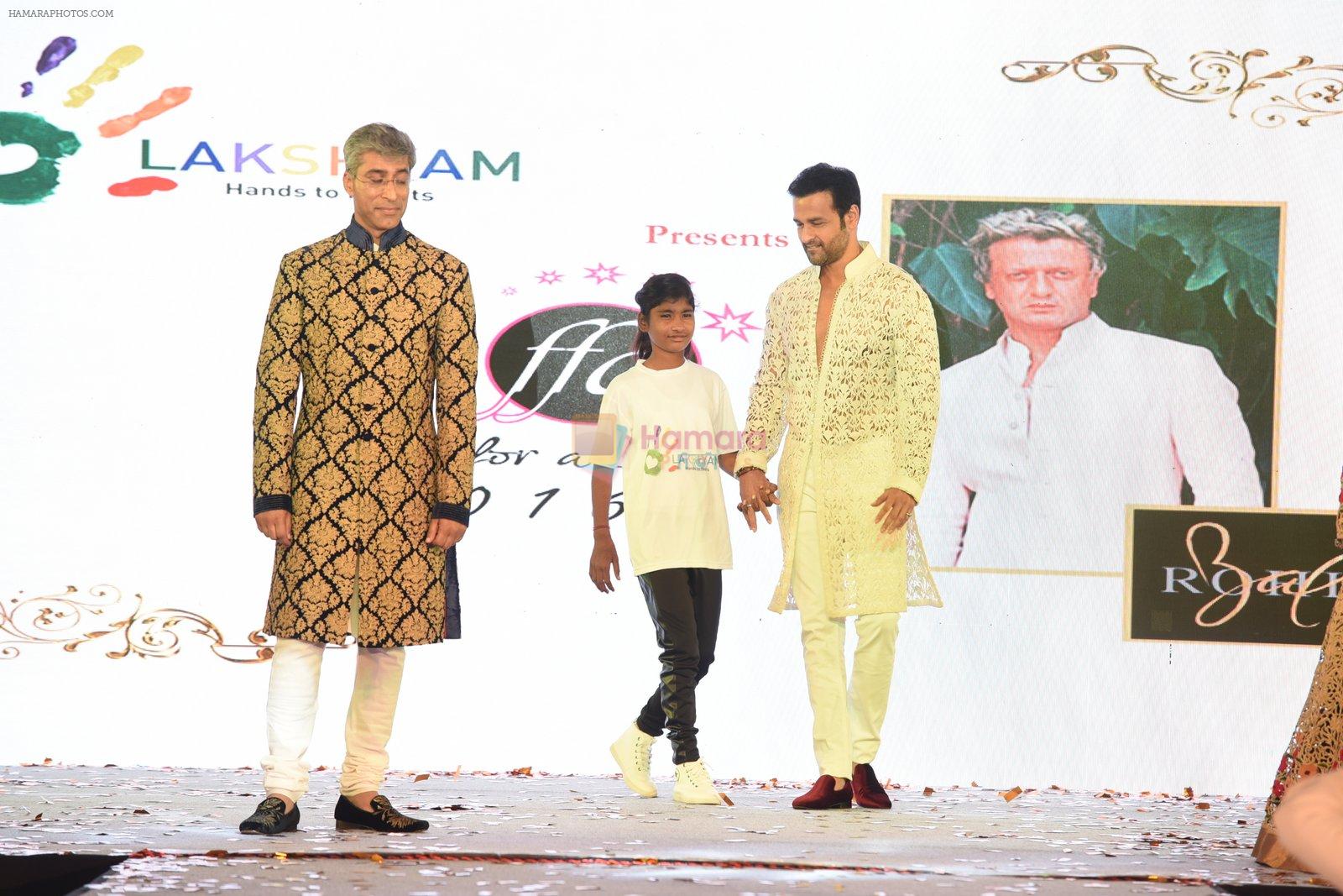 Rohit Roy walk for Lakshyam show at Brand of the Year Awards on 21st Dec 2016