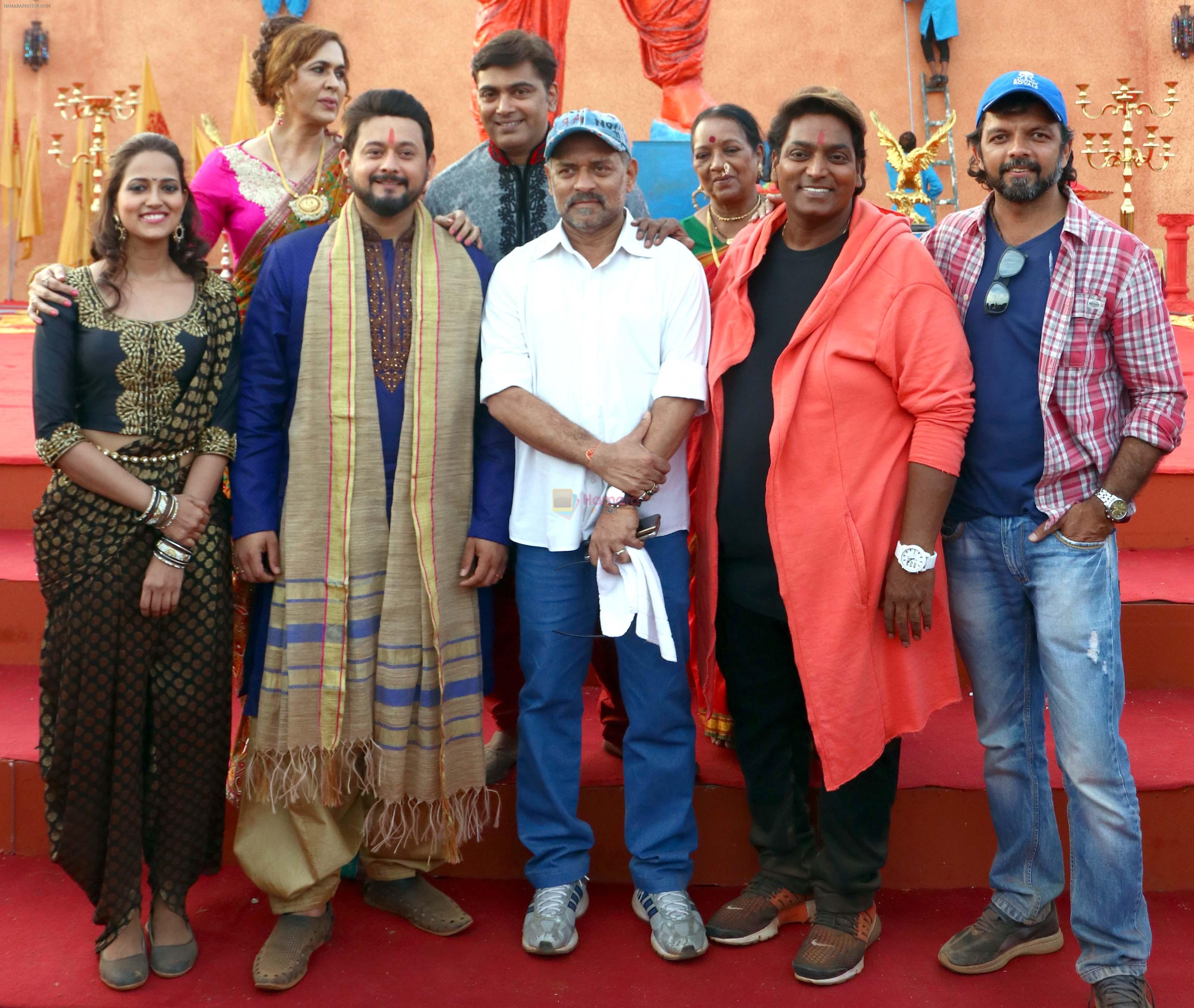 rucha inamdar,swapnil joshi,sharad shelar,ganesh acharya & mahesh nime on location of Marathi film Bhikari in Filmcity, Mumbai on 21st Dec 2016