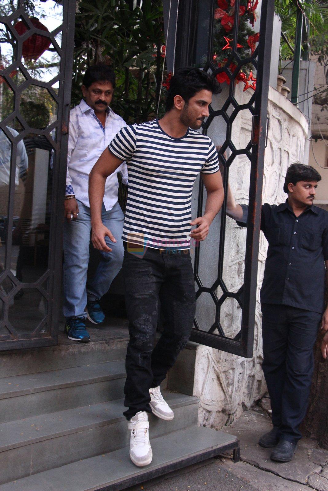 Sushant Singh Rajput snapped in Bandra on 27th Dec 2016