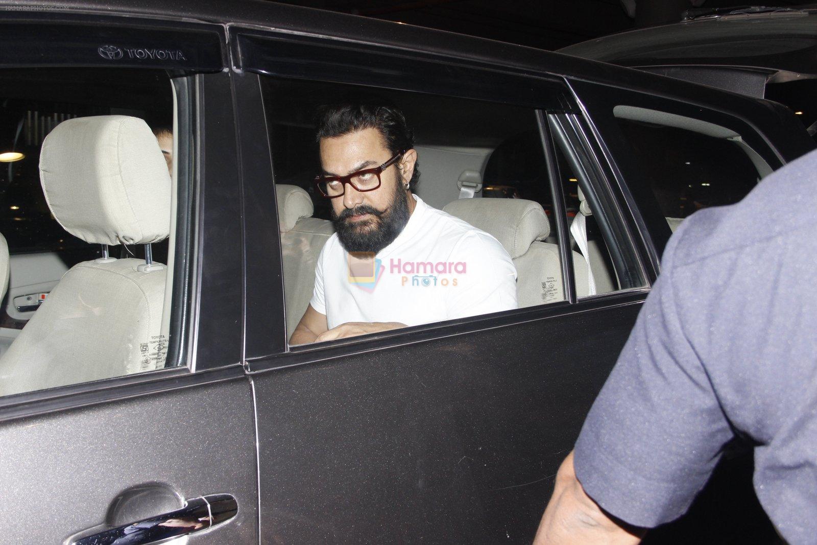 Aamir Khan snapped at airport on 28th Dec 2016