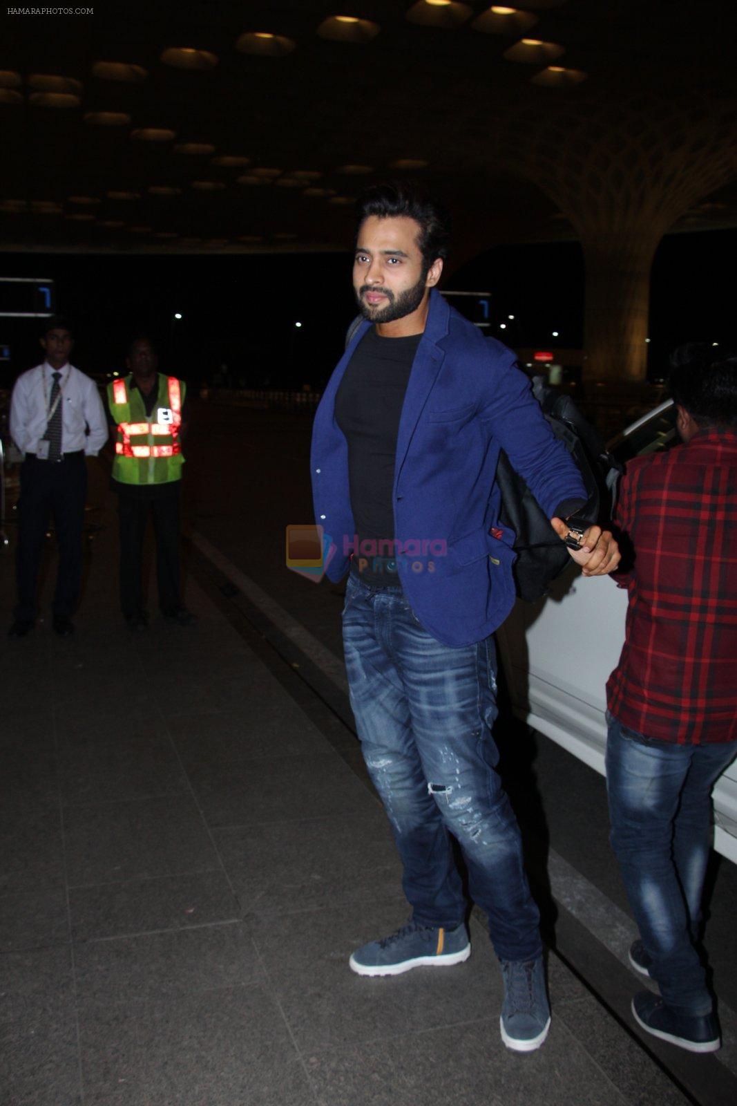 Jackky Bhagnani snapped at airport on 30th Dec 2016