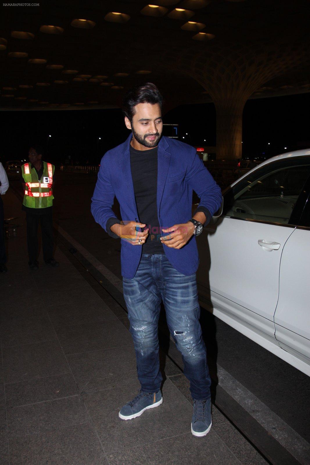 Jackky Bhagnani snapped at airport on 30th Dec 2016