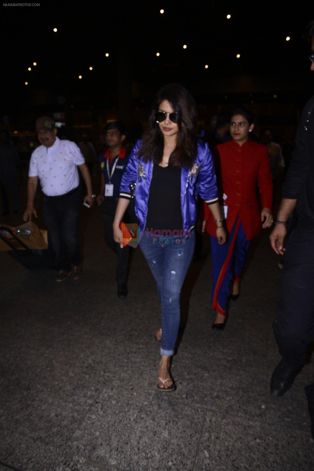 Priyanka Chopra snapped at airport on 1st Jan 2016