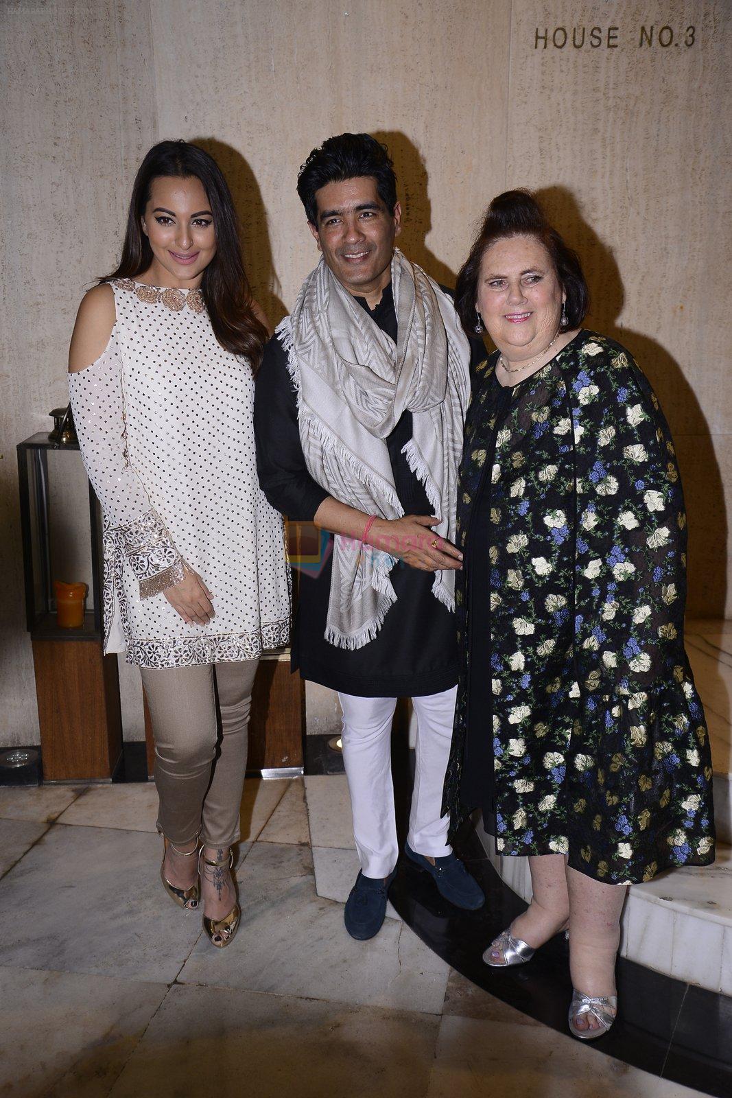 Manish Malhotra hosts dinner for Vogue International�s Suzy Menkes on 6th Jan 2016