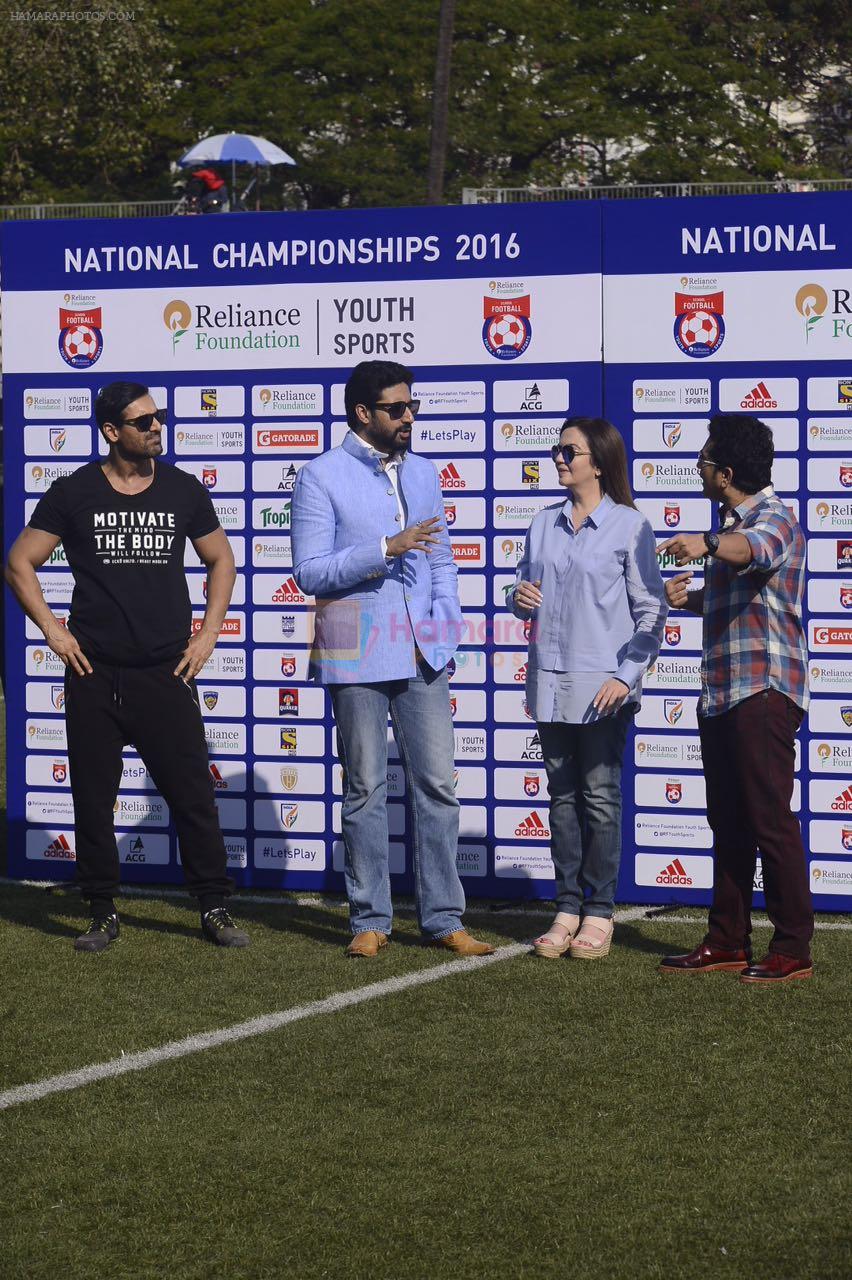 Abhishek Bachchan, Nita Ambani, John Abraham, Sachin Tendulkar at national soccer finals for schools on 7th Jan 2017