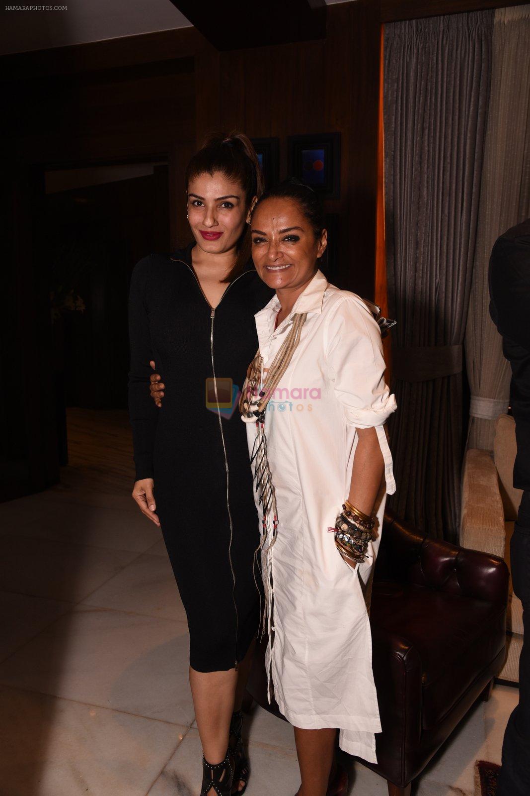 Raveena Tandon at Manish Malhotra hosts dinner for Vogue International�s Suzy Menkes on 6th Jan 2016