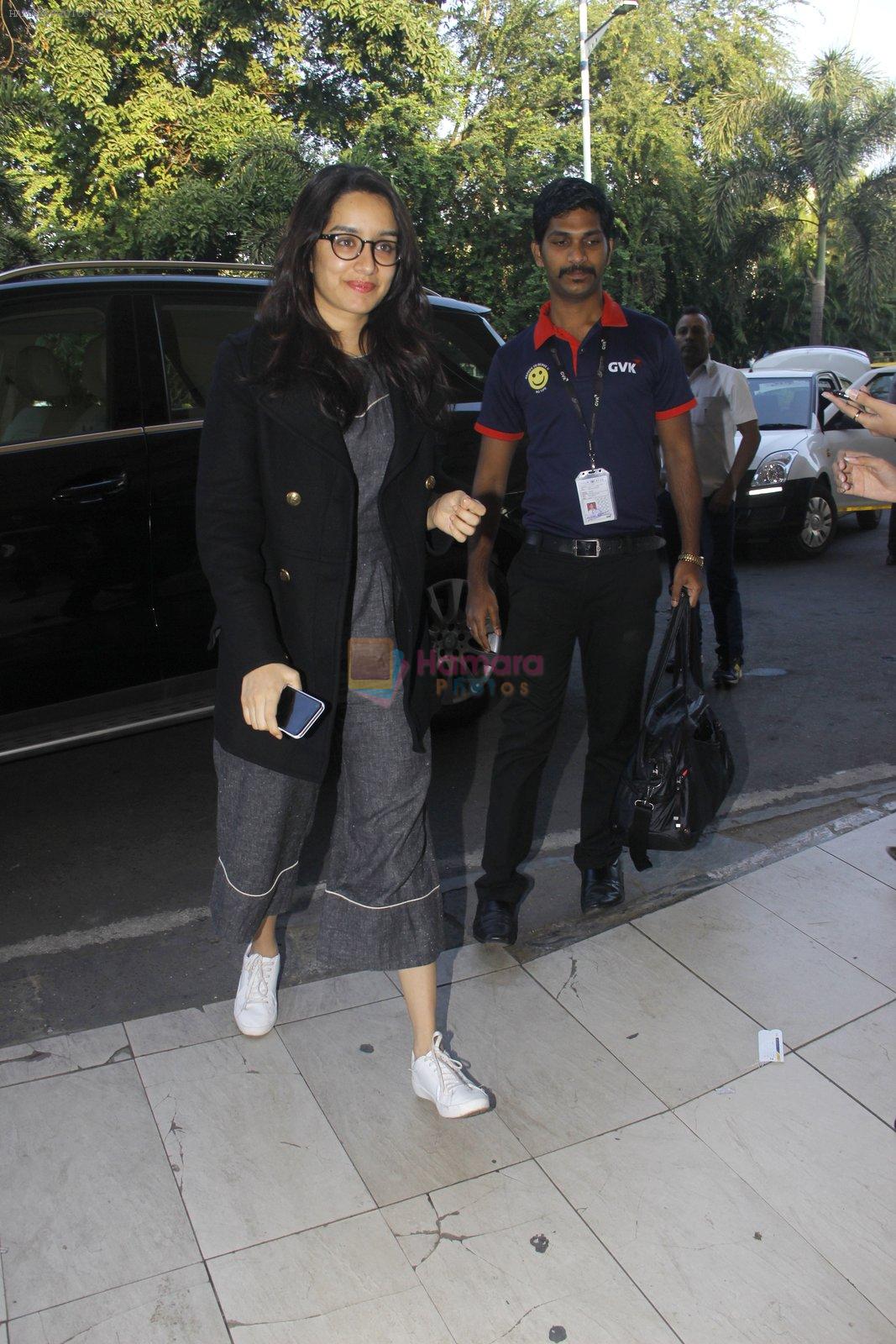 Shraddha Kapoor snapped at airport on 9th Jan 2017