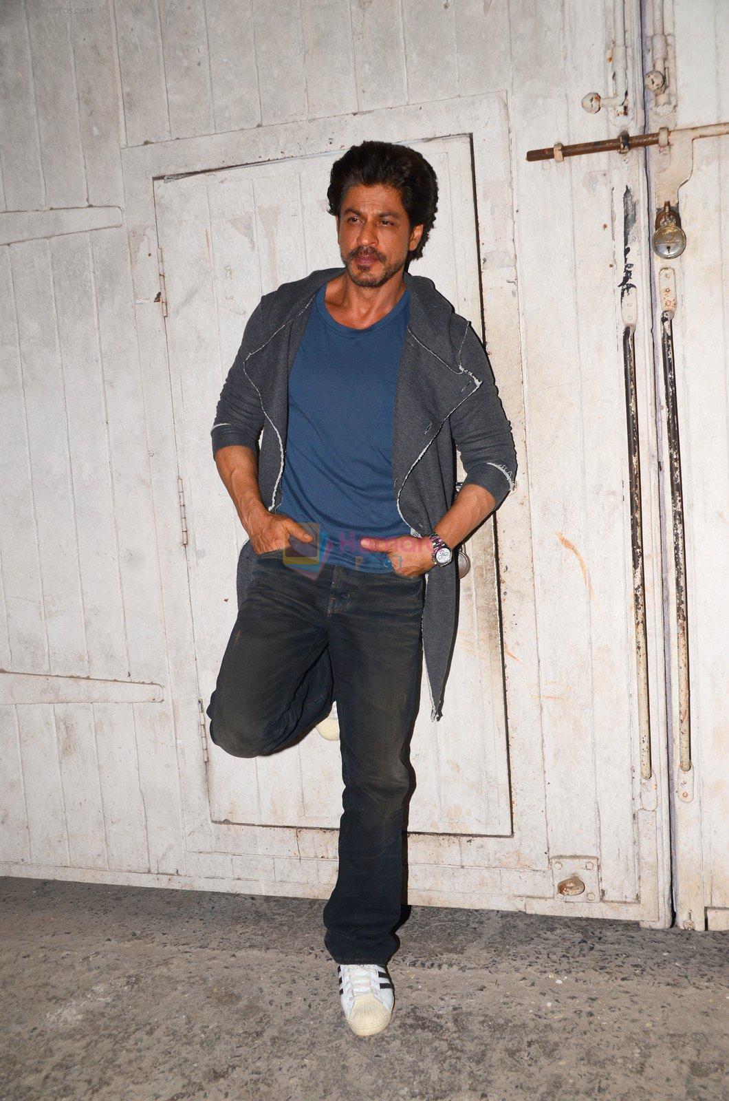 Shah Rukh Khan snapped as he promotes Raees on 12th Jan 2017