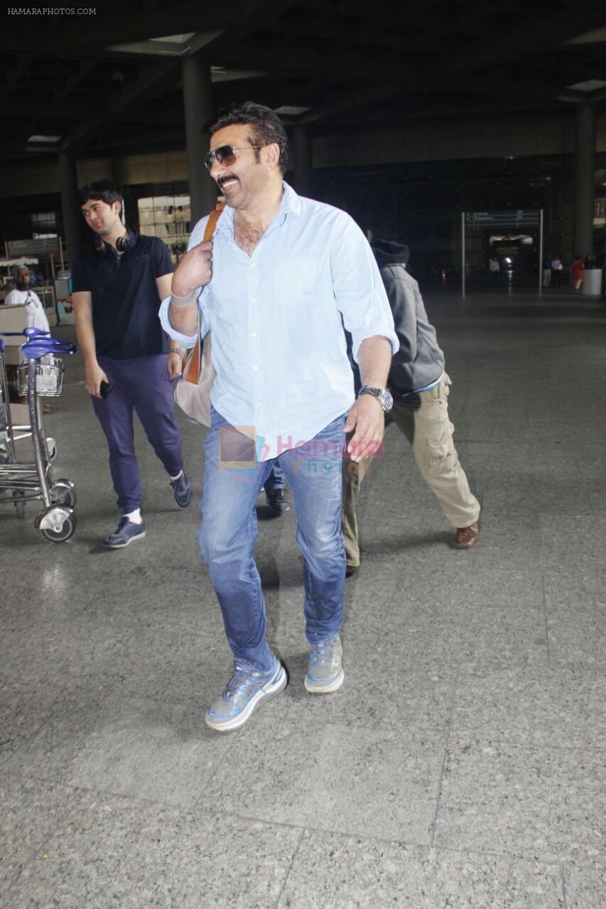 Sunny Deol snapped at airport on 16th Jan 2017