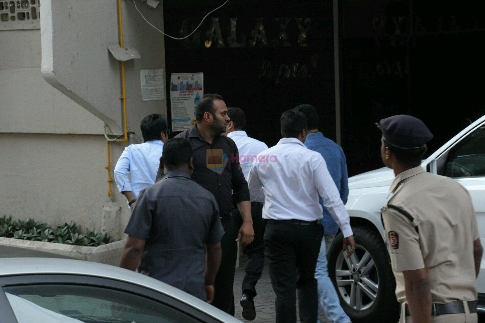 Salman Khan arrives in Mumbai after being acquitted in the Arms case