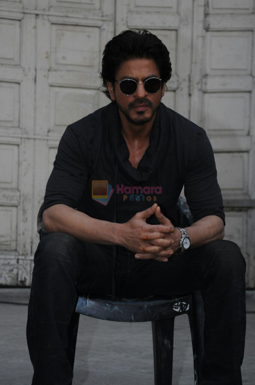 Shah Rukh Khan snapped in Mumbai to promote Raees on 19th Jan 2017