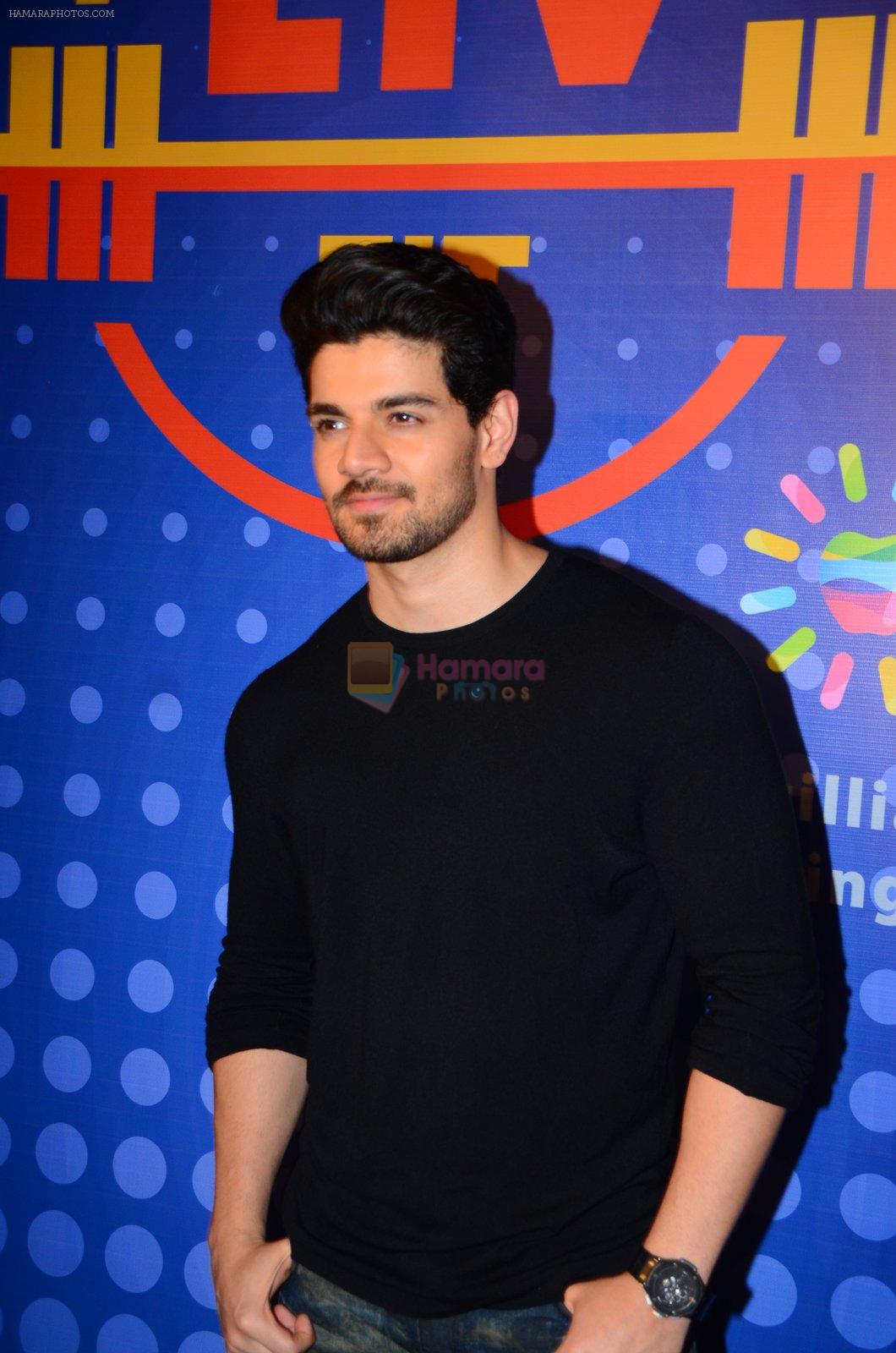 Sooraj Pancholi snapped at Sony Liv fitness event on 19th Jan 2017