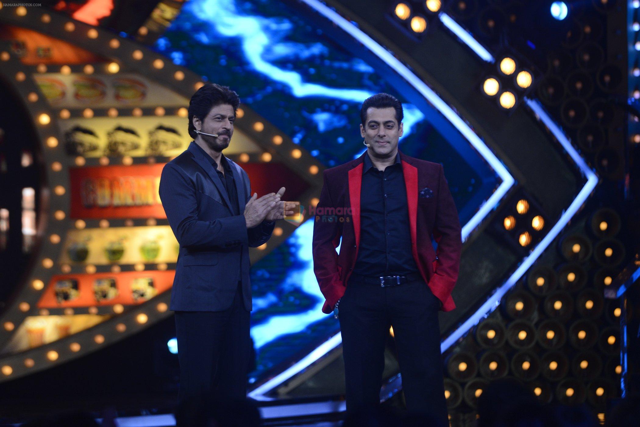 Salman Khan and Shah Rukh Khan promote Raees at Bigg Boss Weekend Ka Vaar on 20th Jan 2017