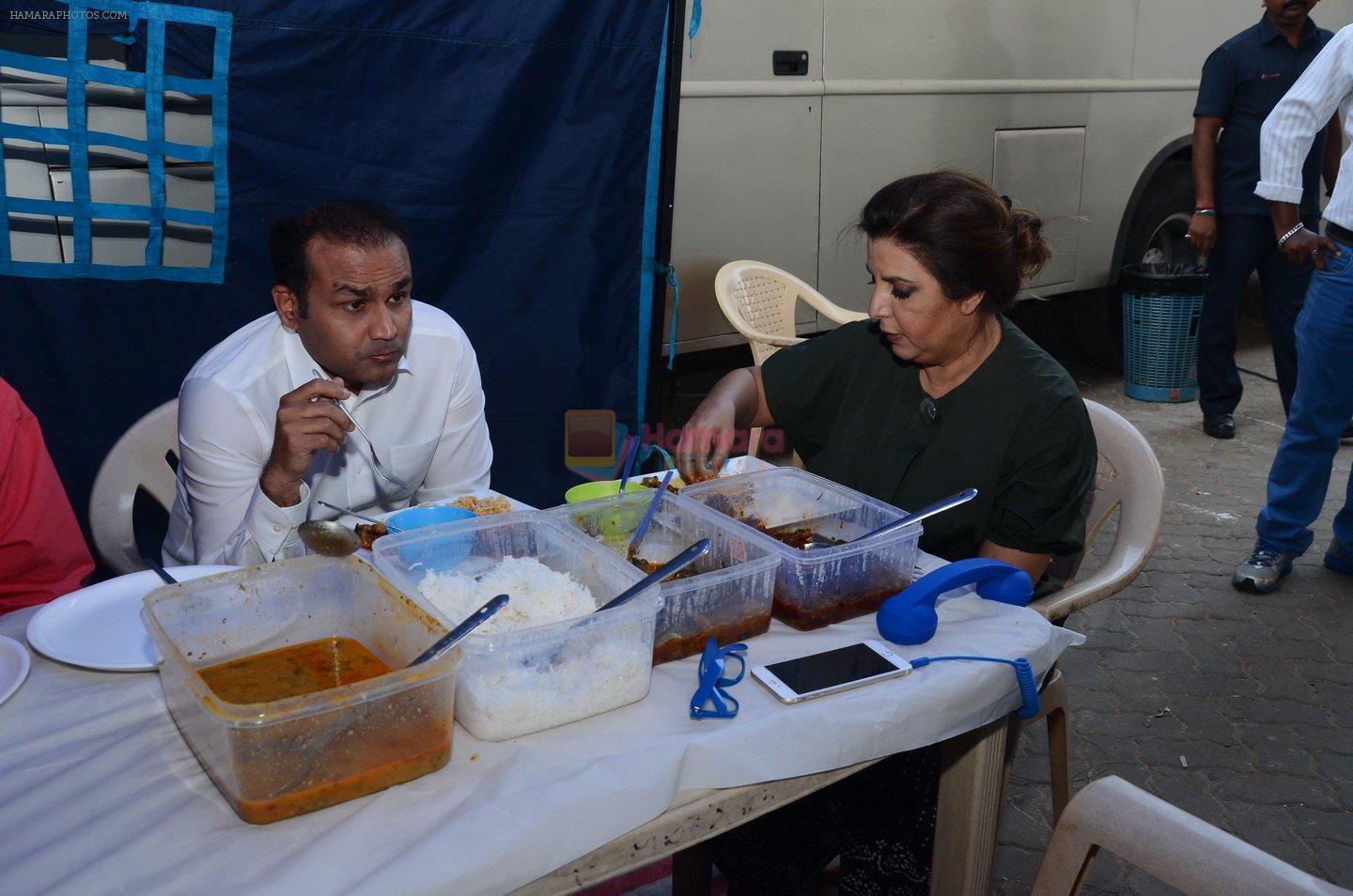 Virendra Sehwag and Farah Khan having lunch at Indian Idol sets