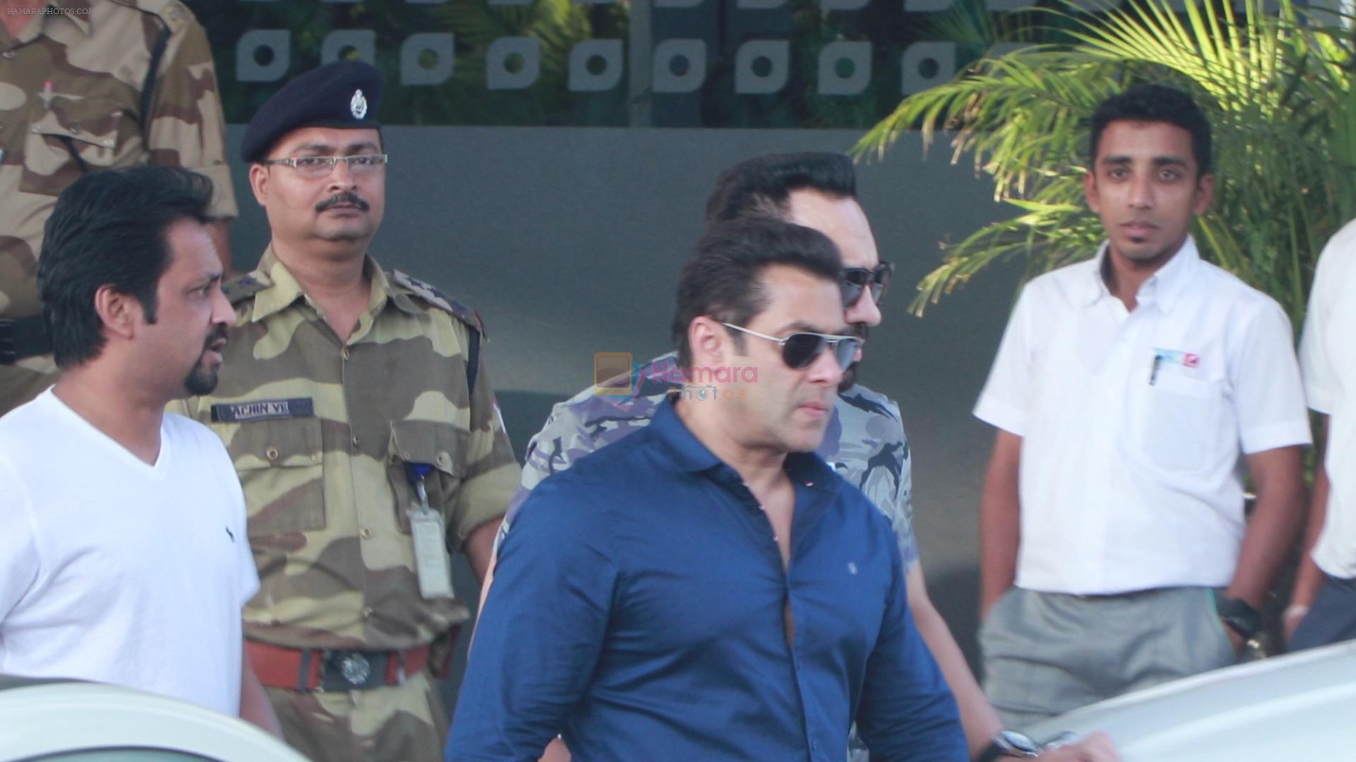 Salman Khan snapped at Airport - Returns from Jodhpur