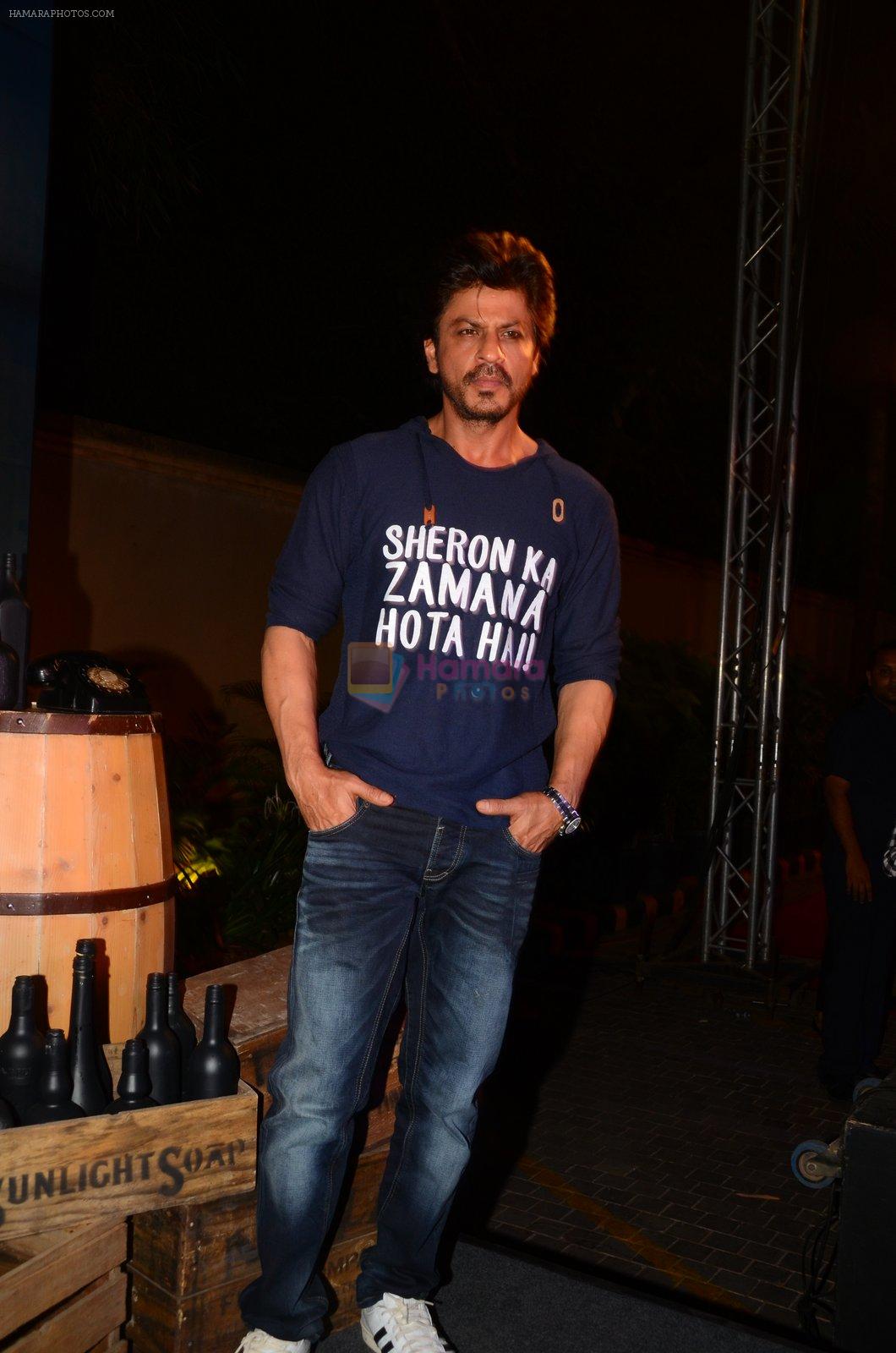 Shah Rukh Khan at Raees success bash in Mumbai on 30th Jan 2017