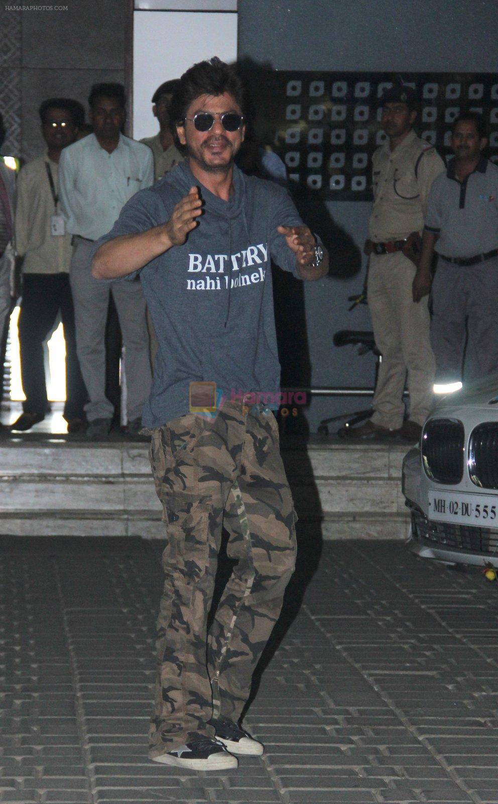 SRK arrives from Pune on 30th Jan 2017