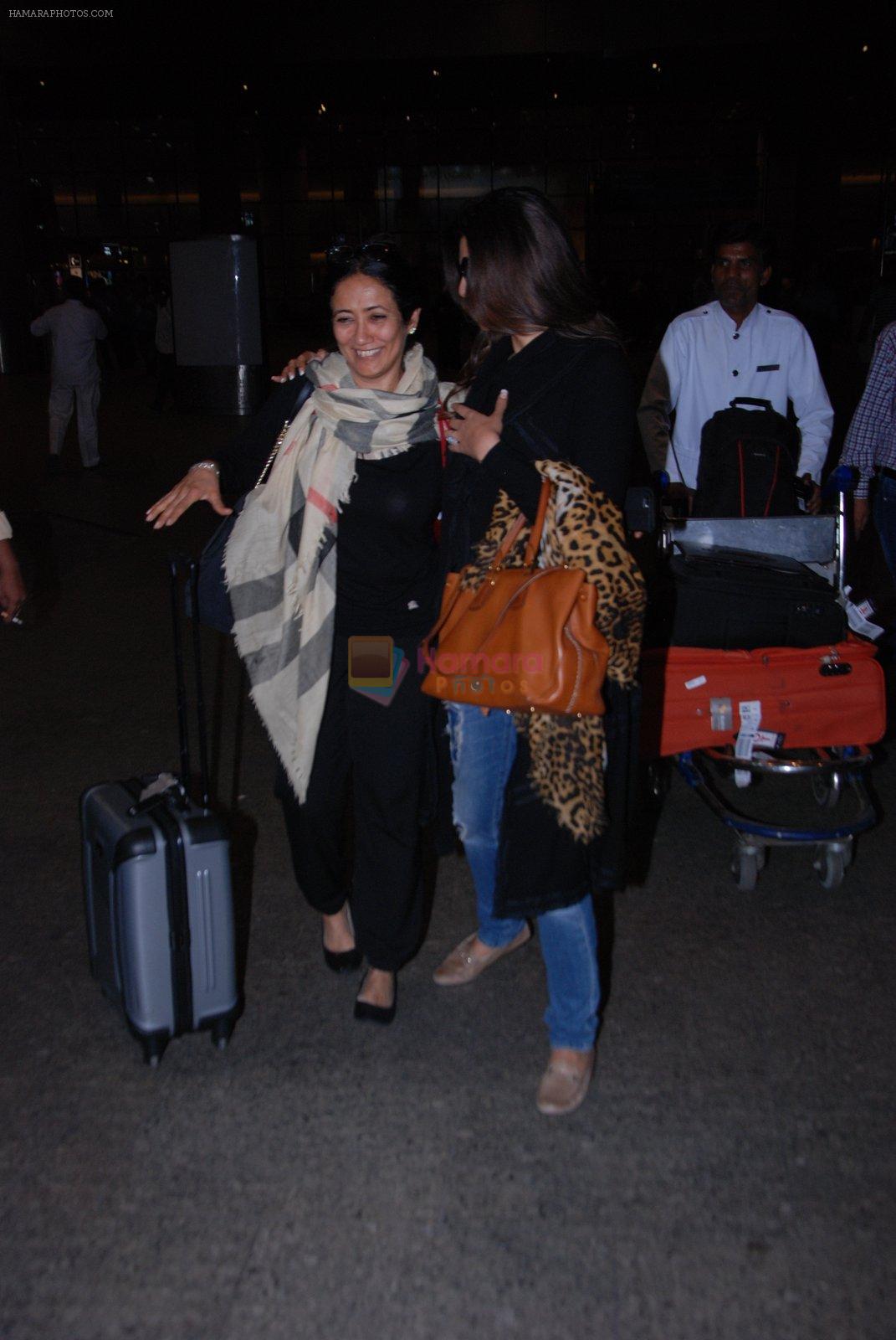 Sushmita Sen snapped at airport on 31st Jan 2017