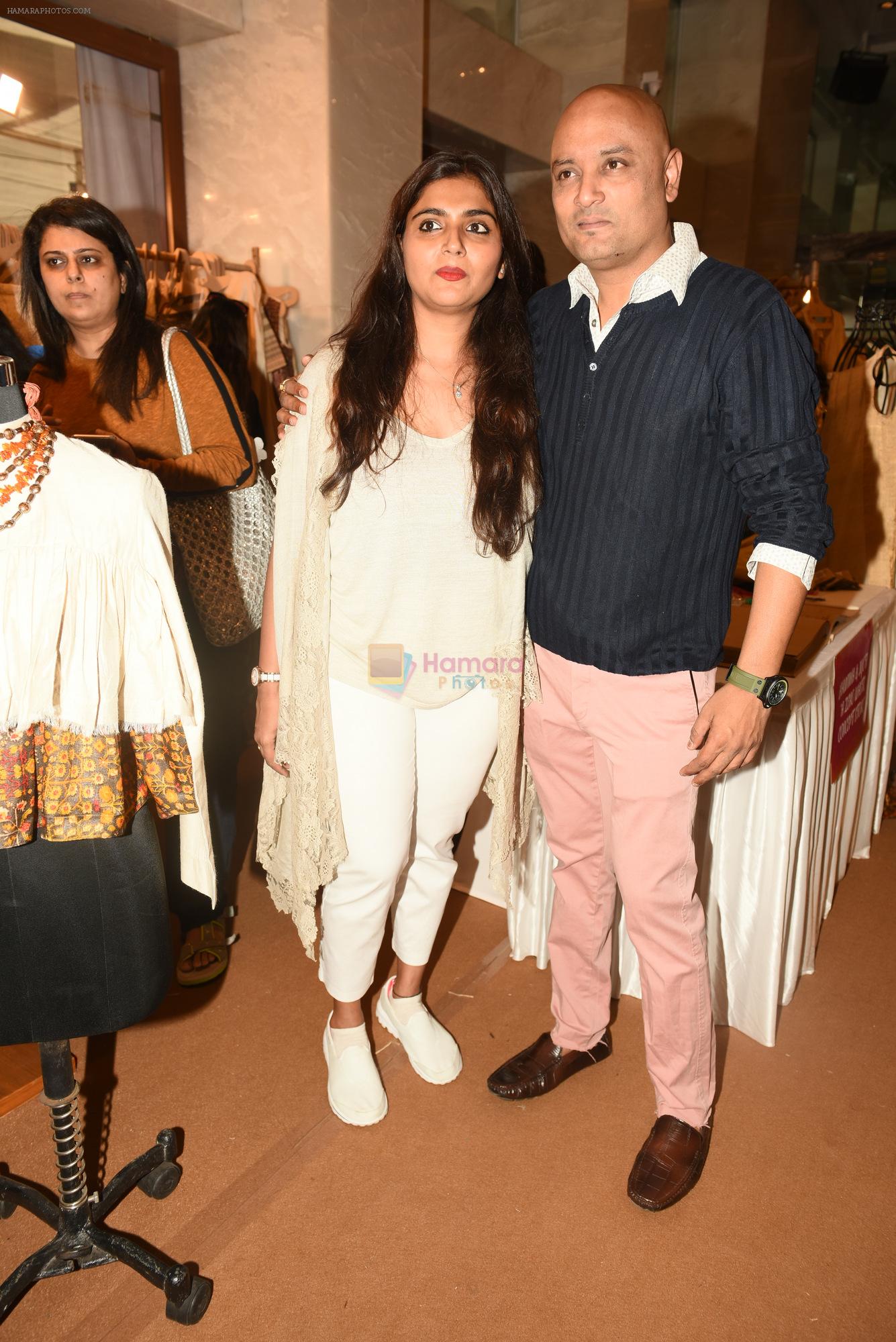 Raja Mukherjee with Jyoti at Araaish Exhibition on 7th Feb 2017
