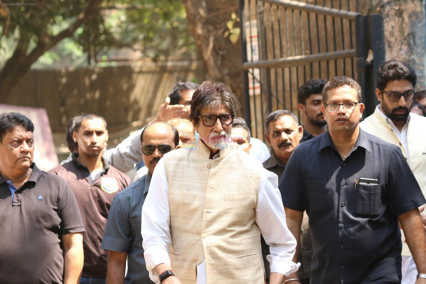 Amitabh Bachchan at the Furneral Of Sunil Shetty's Father Veerappa T Shetty on 2nd March 2017