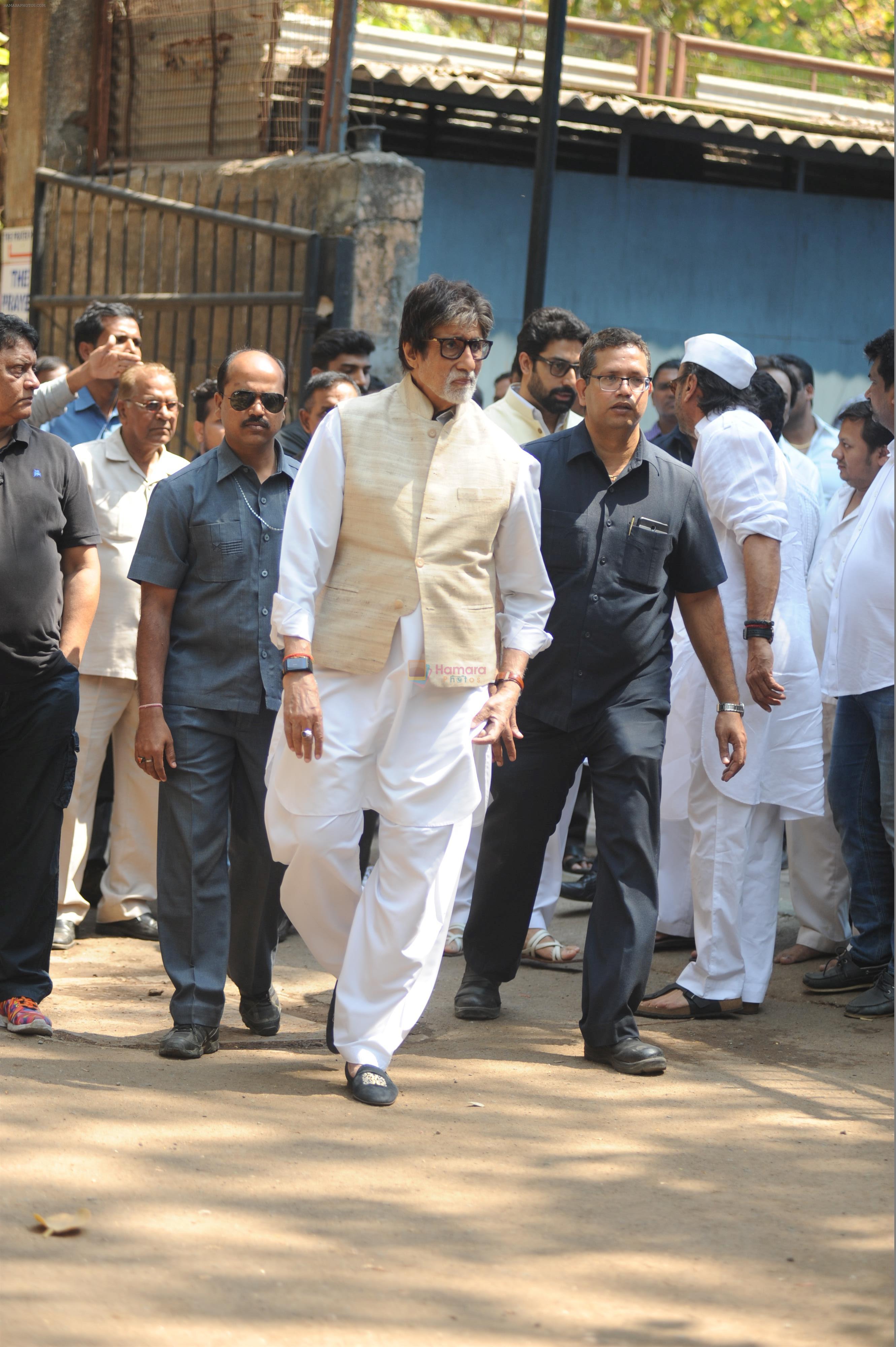 Amitabh Bachchan at the Furneral Of Sunil Shetty's Father Veerappa T Shetty on 2nd March 2017