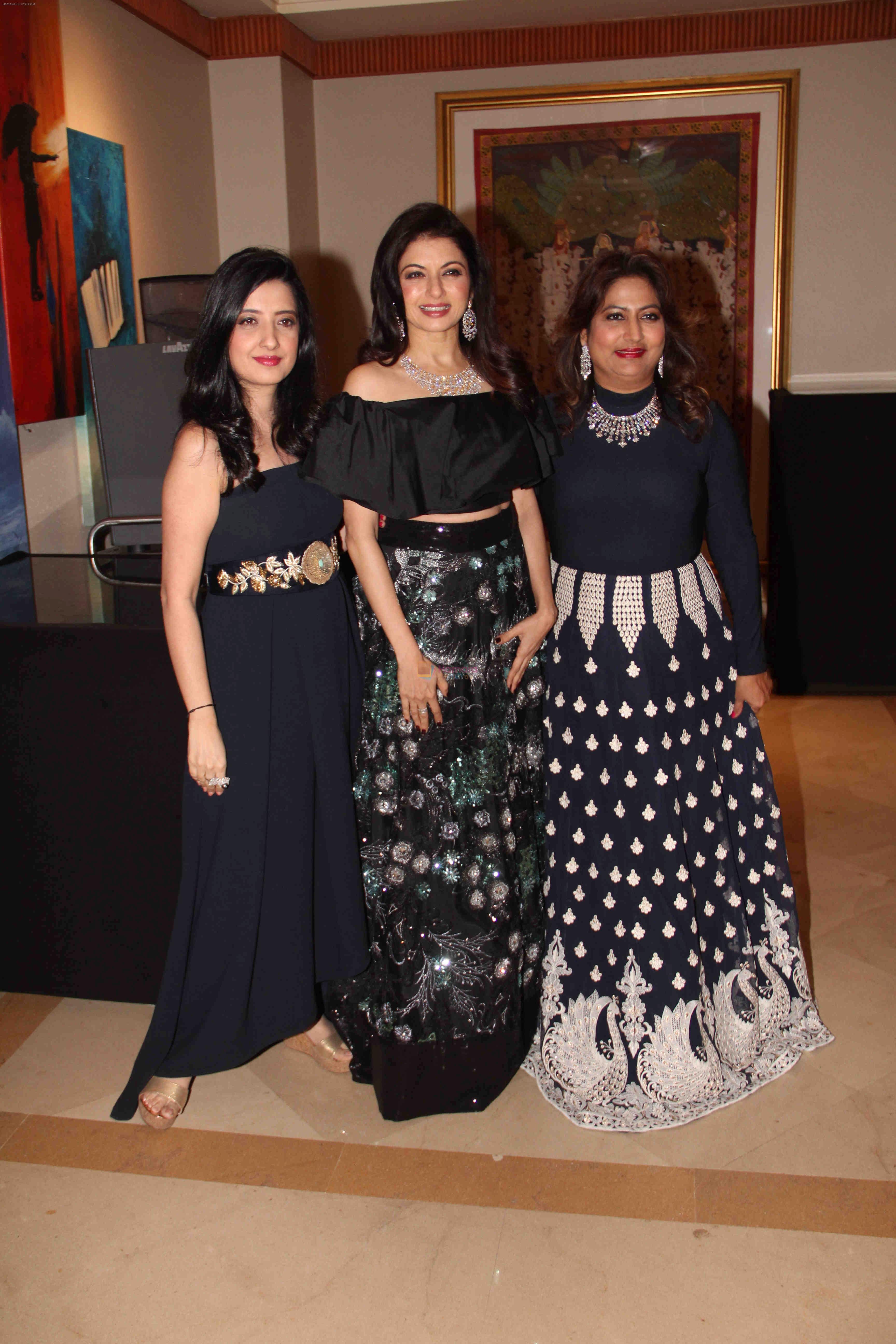 Bhagyashree, Amy Billimoria at Mumbai Obstetrics and Gynecological Society's Annual Fashion Show on 12th March 2017