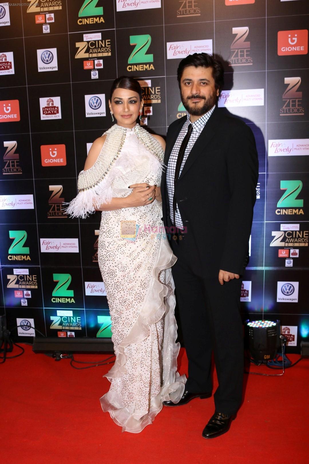 Sonali Bendre at Red Carpet Of Zee Cine Awards 2017 on 12th March 2017