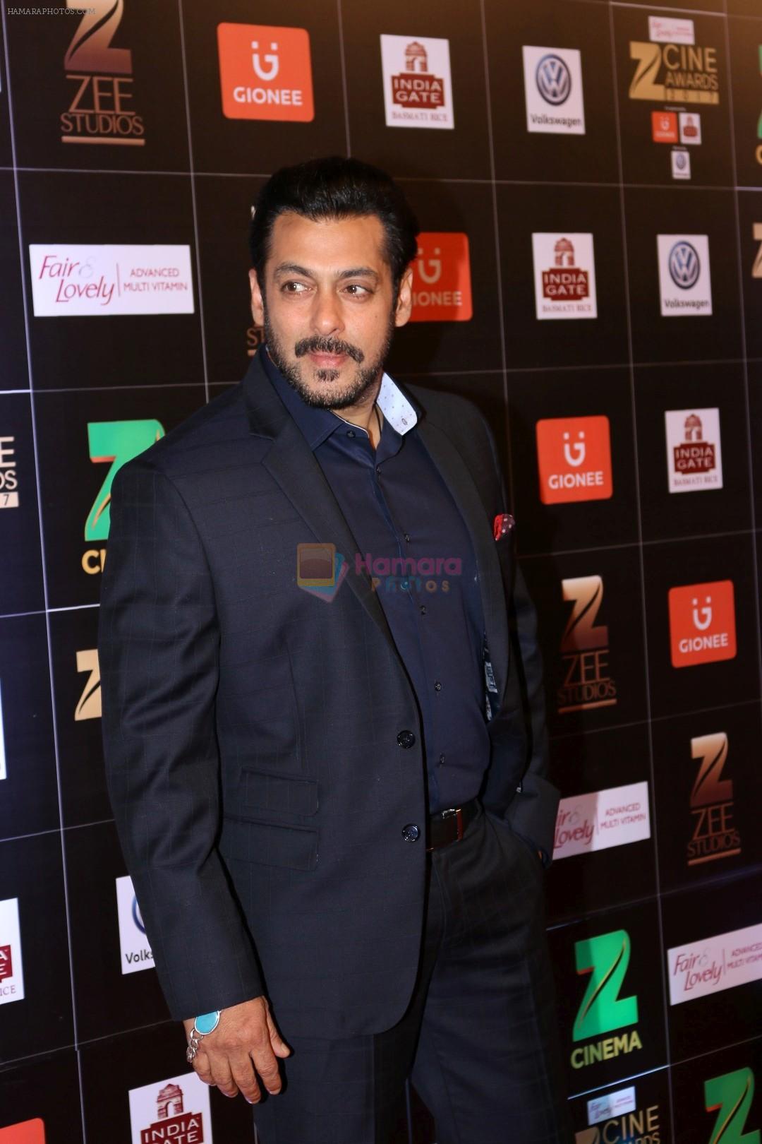 Salman Khan at Red Carpet Of Zee Cine Awards 2017 on 12th March 2017