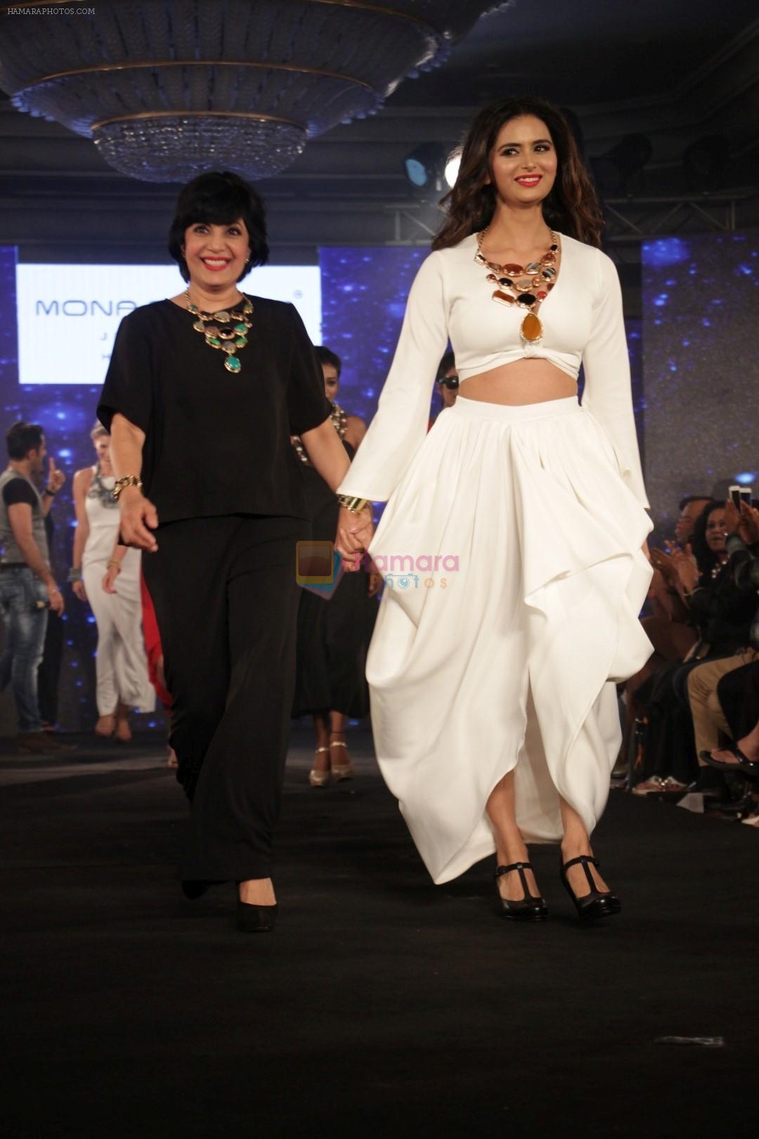 Meenakshi Dixit at Designer Nidhi Munim Summer Collection Fashion Week on 18th March 2017