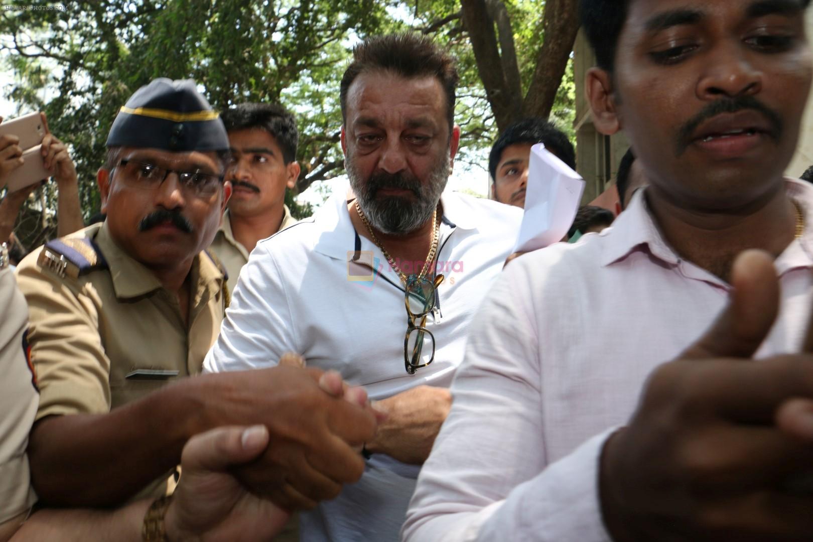 Sanjay Dutt Spotted At Andheri Court on 17th April 2017