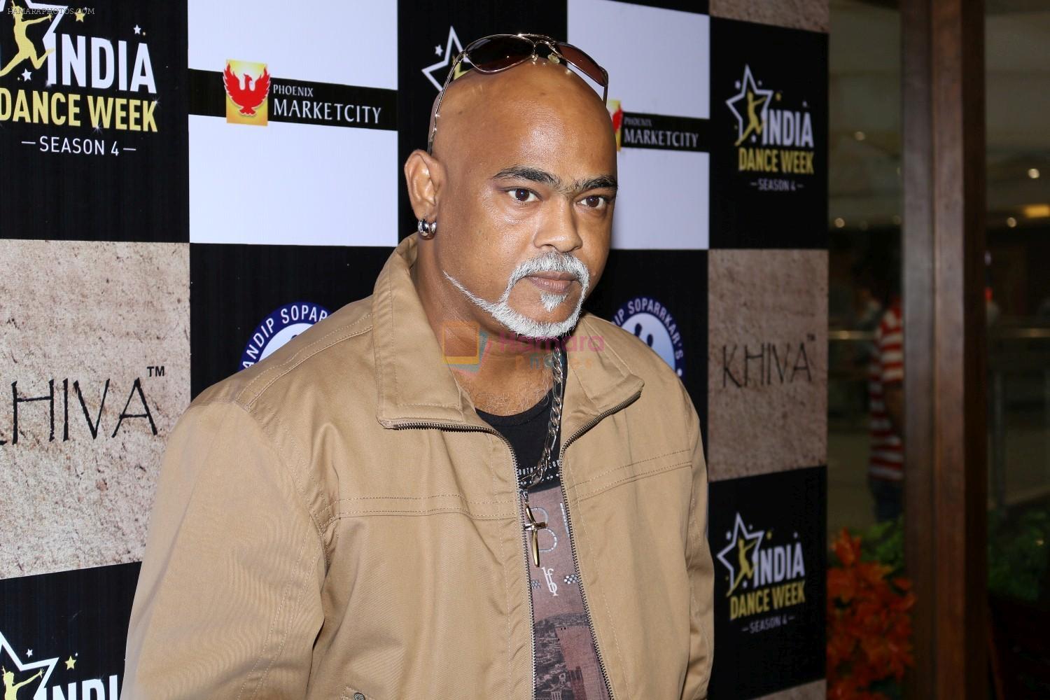 Vinod Kambli At Grand Finale Of India's First Dance Week In Association With Sandip Soparrkar on 30th April 2017
