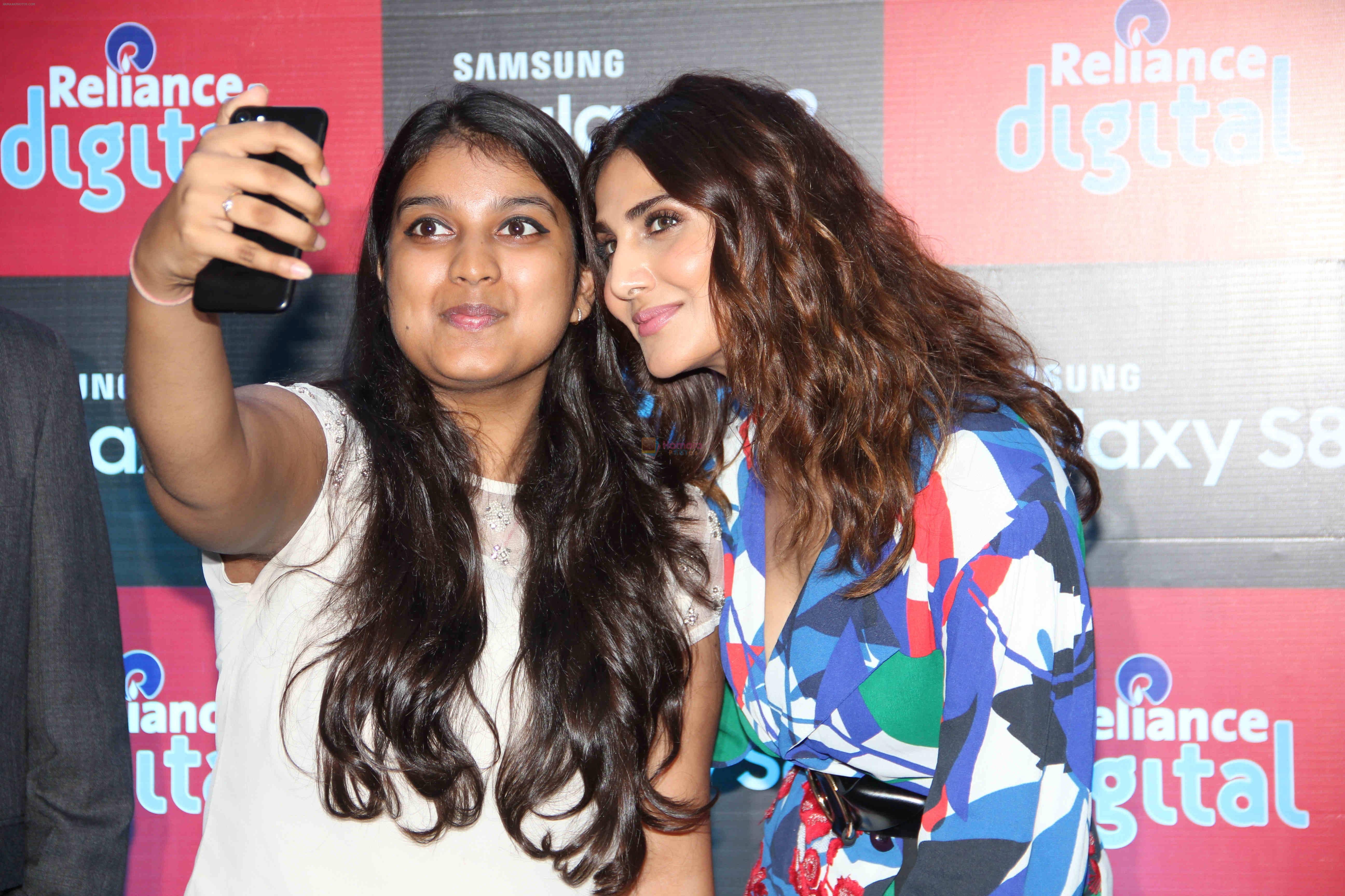 Vaani Kapoor launches Samsung Galaxy S8 on 3rd May 2017