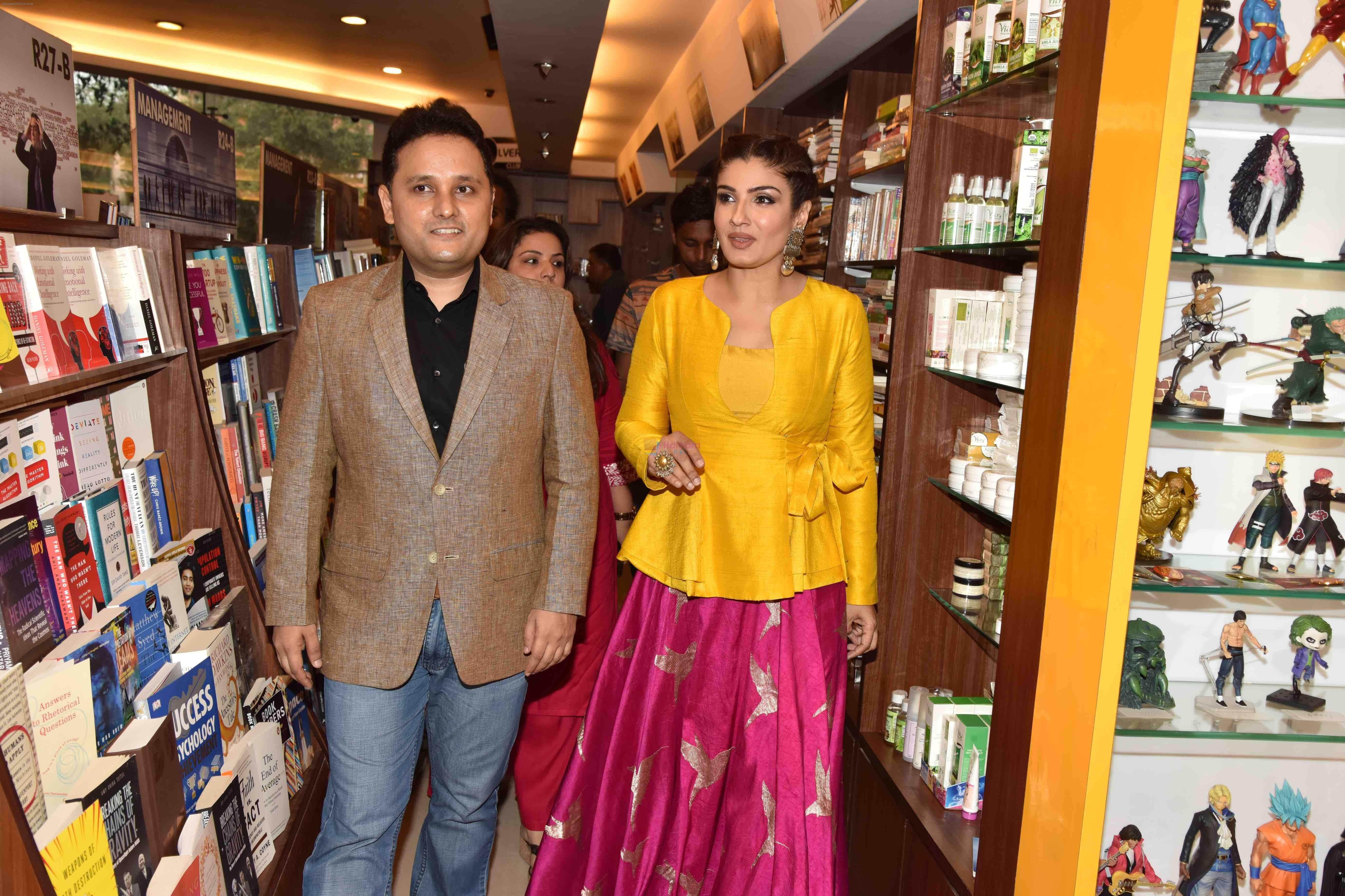 Raveena Tandon and Amish launch the book cover of Sita- Warrior of Mithila on 4th May 2017