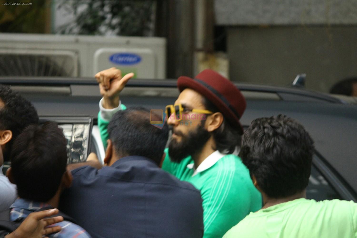 Ranveer Singh Spotted At Bandra on 13th May 2017