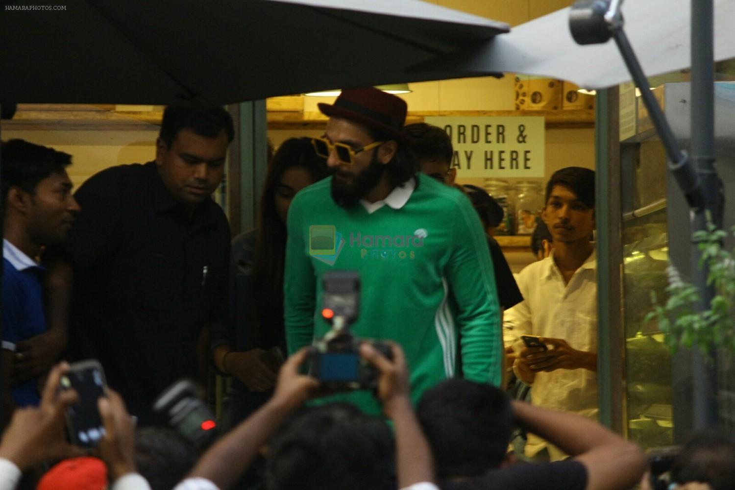 Ranveer Singh Spotted At Bandra on 13th May 2017