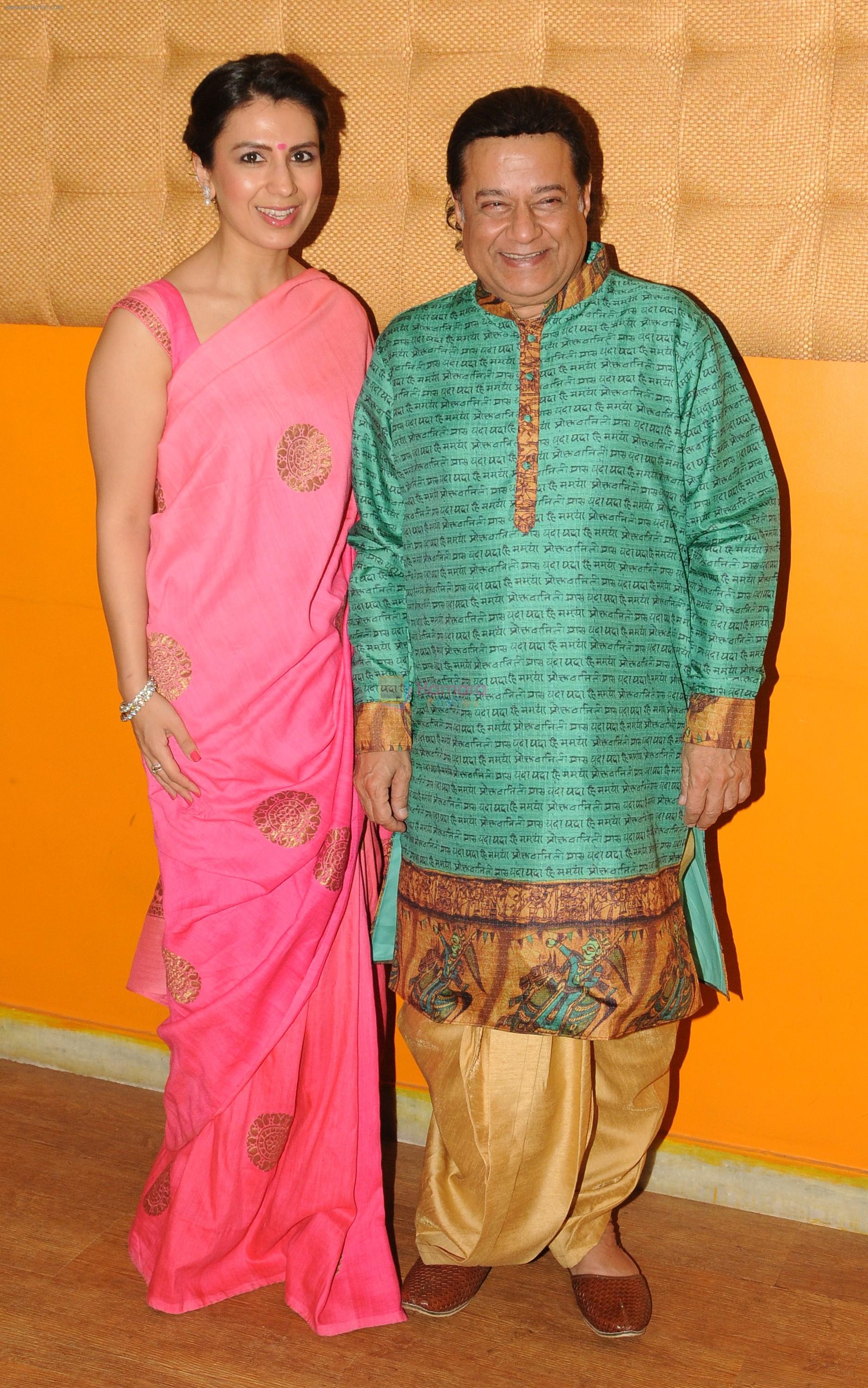 Shivrani Somaia with  Anup Jalota during music Launch fo the album MAAI RI