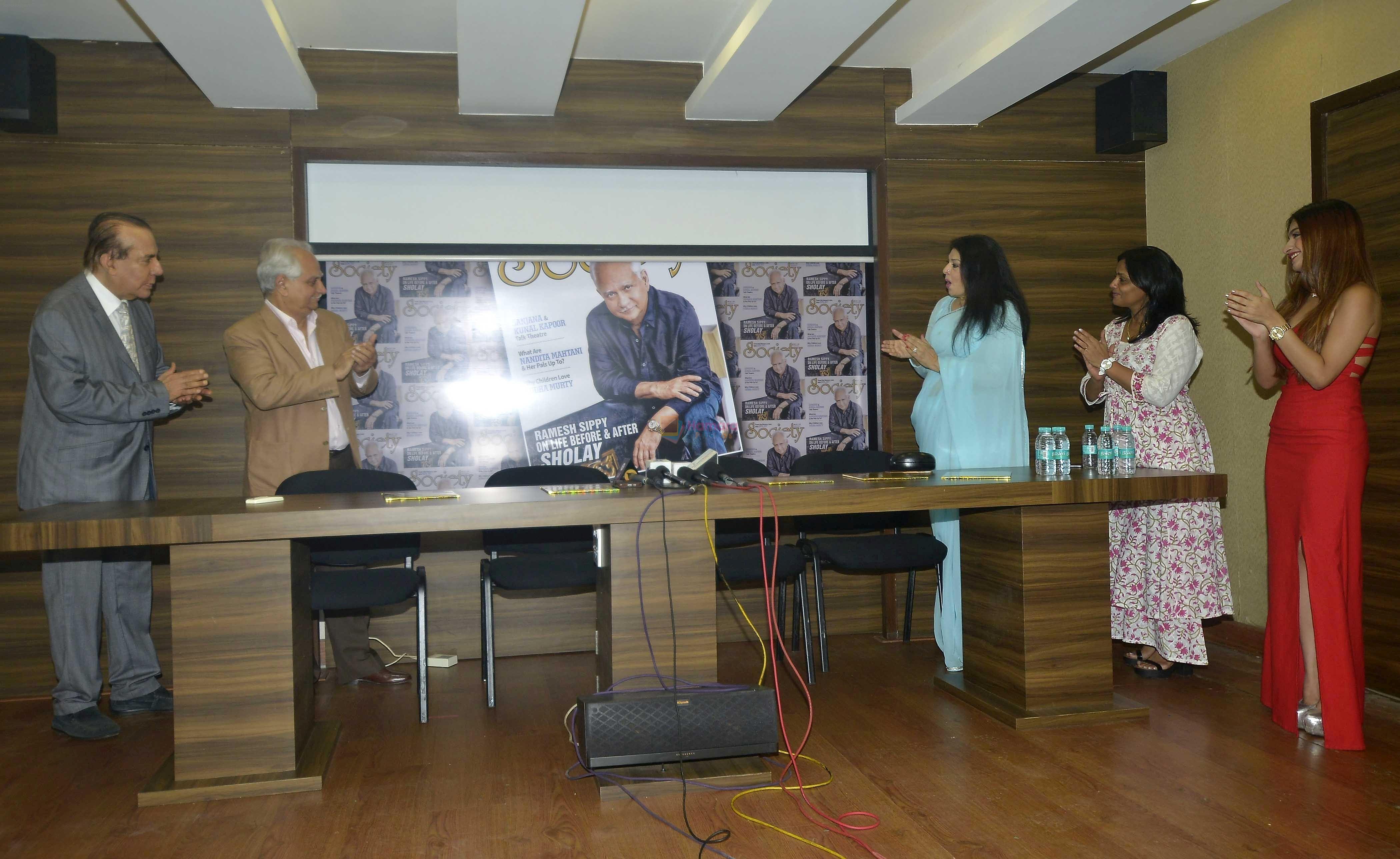 Ramesh Sippy, Kiran Juneja at The Launch Of The May Issue Of Society Magazine By Ramesh Sippy on 15th May 2017