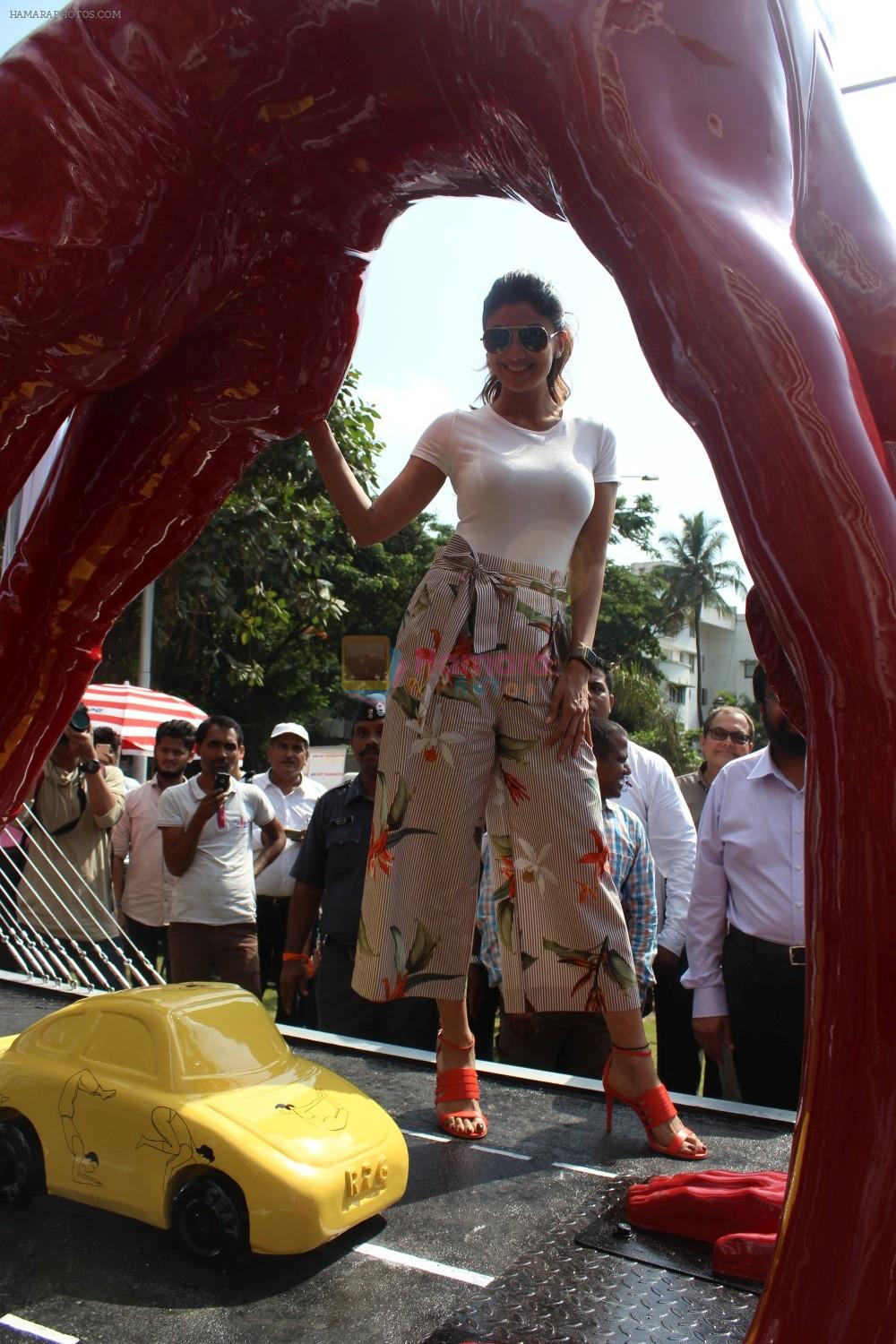 Shilpa Shetty inaugurated Her Yoga Posed Statue on 17th May 2017