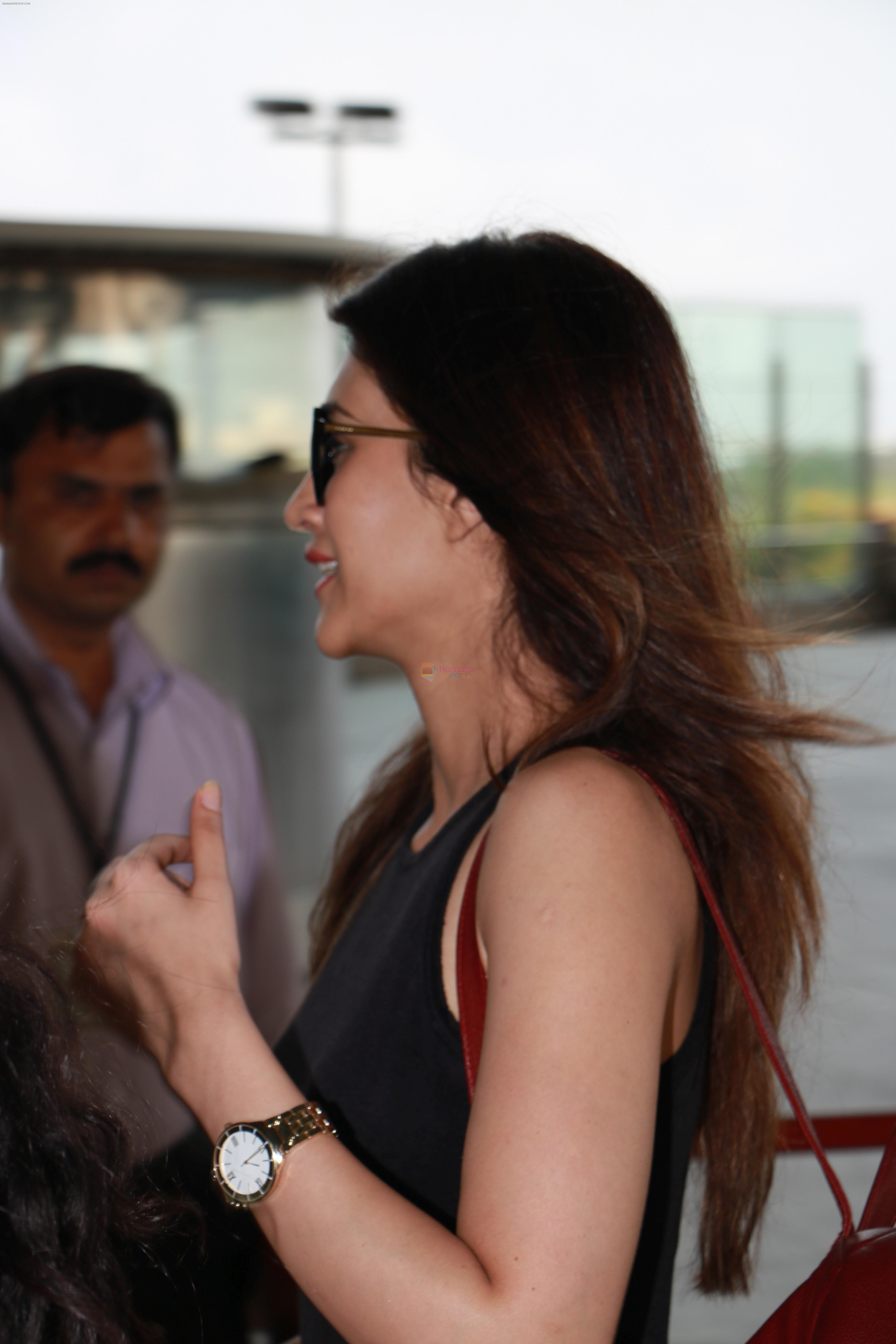 Kriti Sanon Spotted At Airport on 29th May 2017