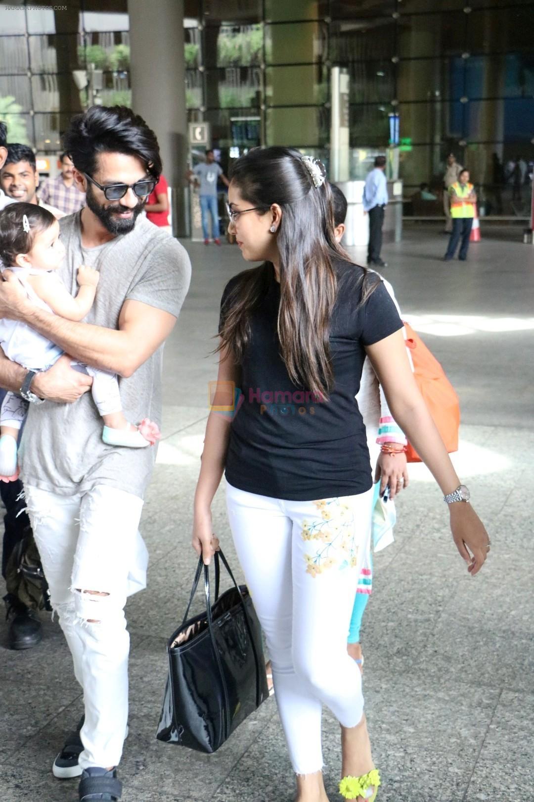 Shahid Kapoor, Mira Rajput Spotted At Airport on 7th June 2017