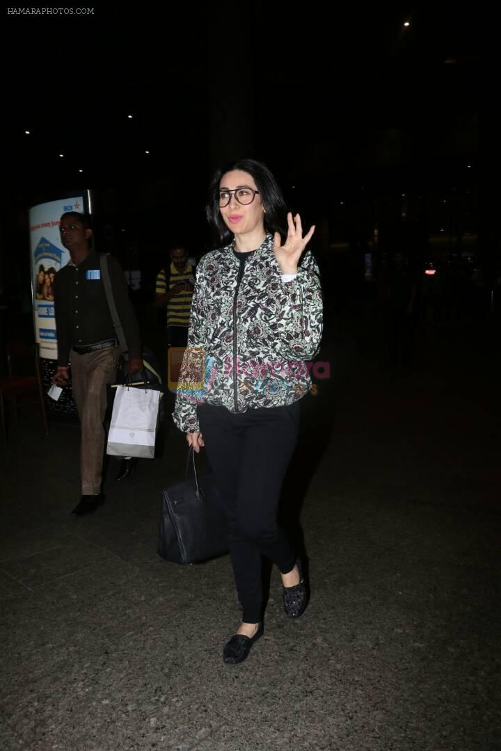 Karisma Kapoor at the airport on 10th June 2017