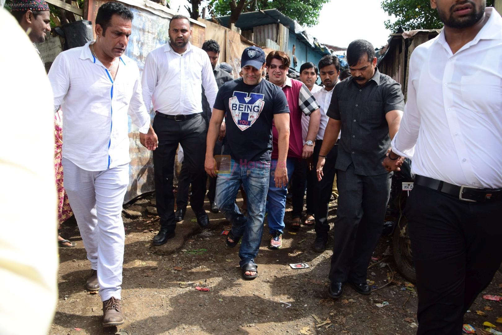Salman Khan at I Love Mumbai Handing Over Of Public Utility Toilets on 9th June 2017