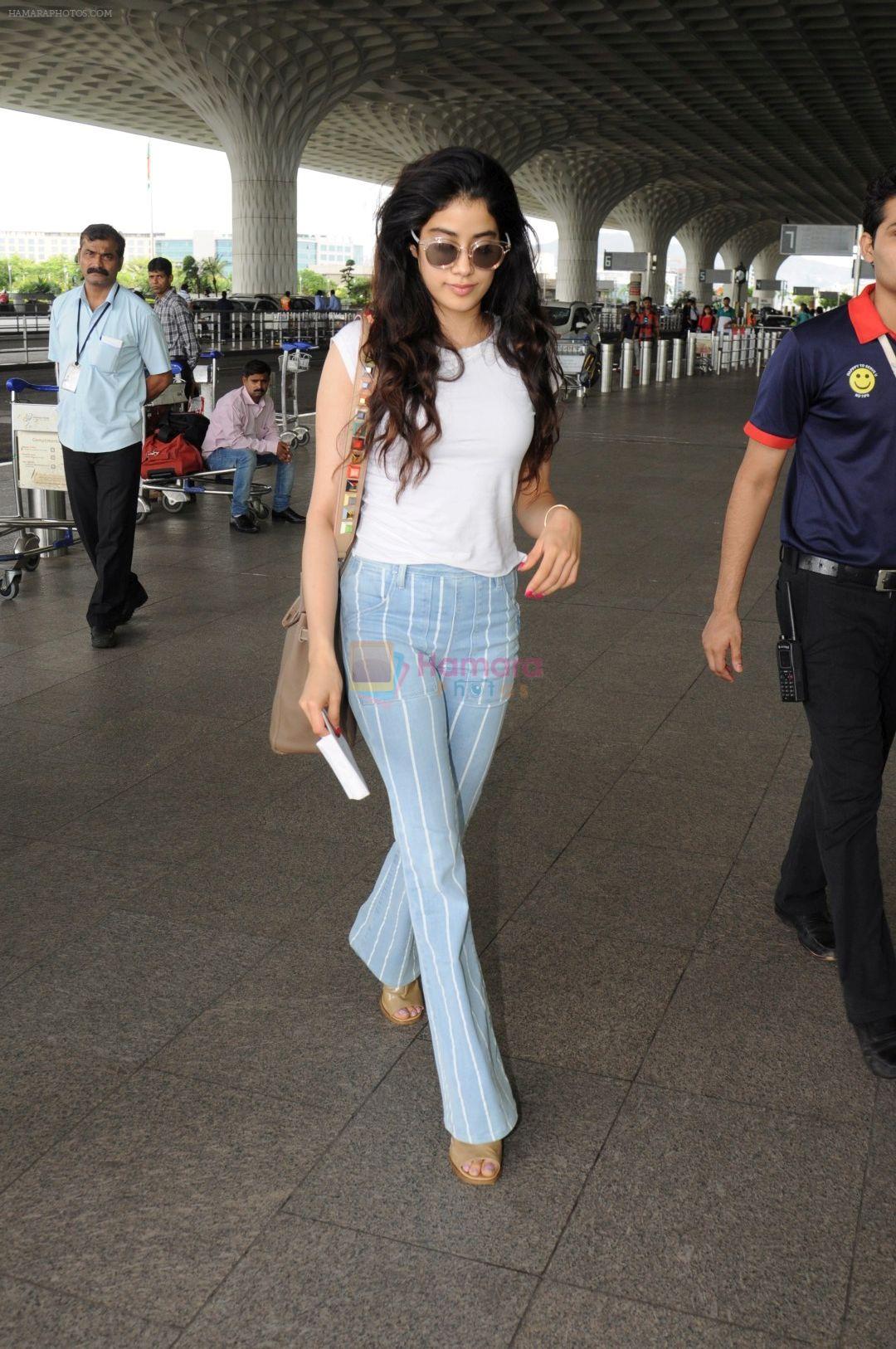 Jahnavi Kapoor at the airport on 10th June 2017 / Jhanvi Kapoor ...