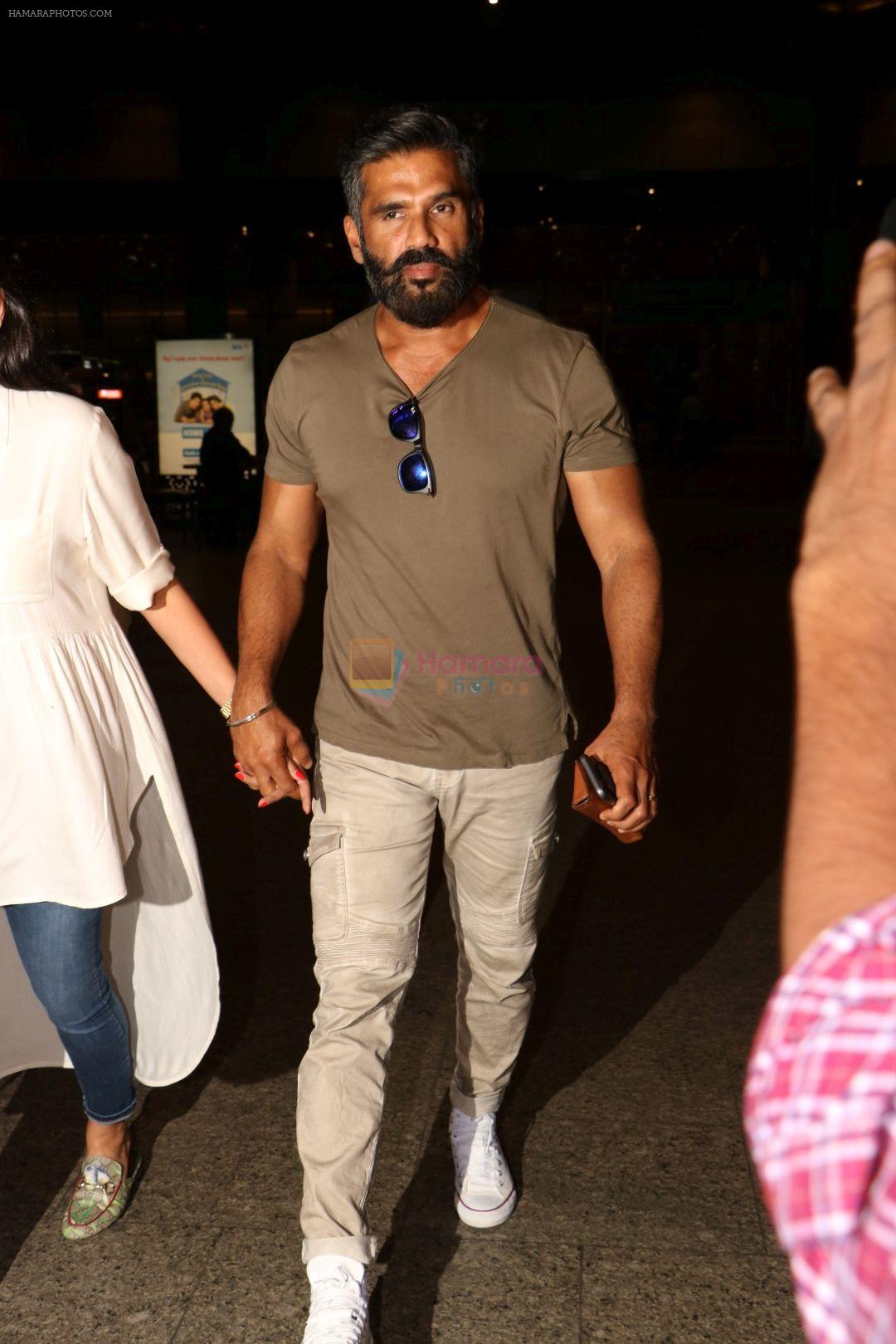 Suniel Shetty and Mana Shetty at the airport on 10th June 2017