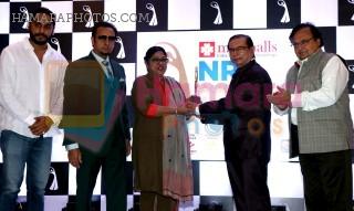 Gulshan Grover, Rakesh Bedi at NRI Achievers Award on 11th June 2017
