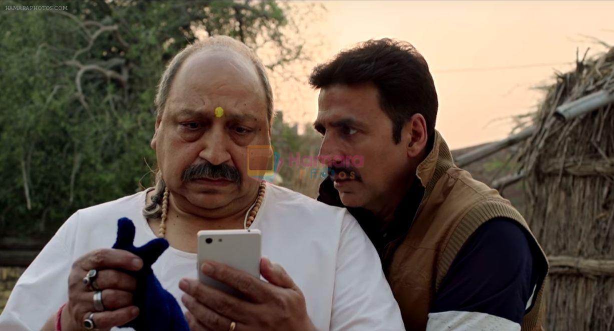 Akshay Kumar, Sudhir Pandey in Toilet Ek Prem Katha Movie Stills